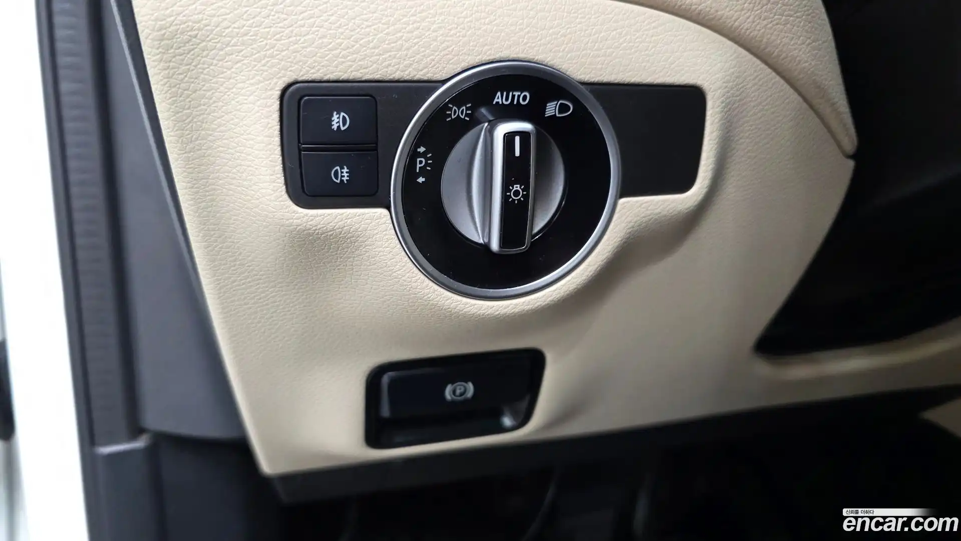 GLA-Class Mercedes-Benz 2019.0-OPTION-024