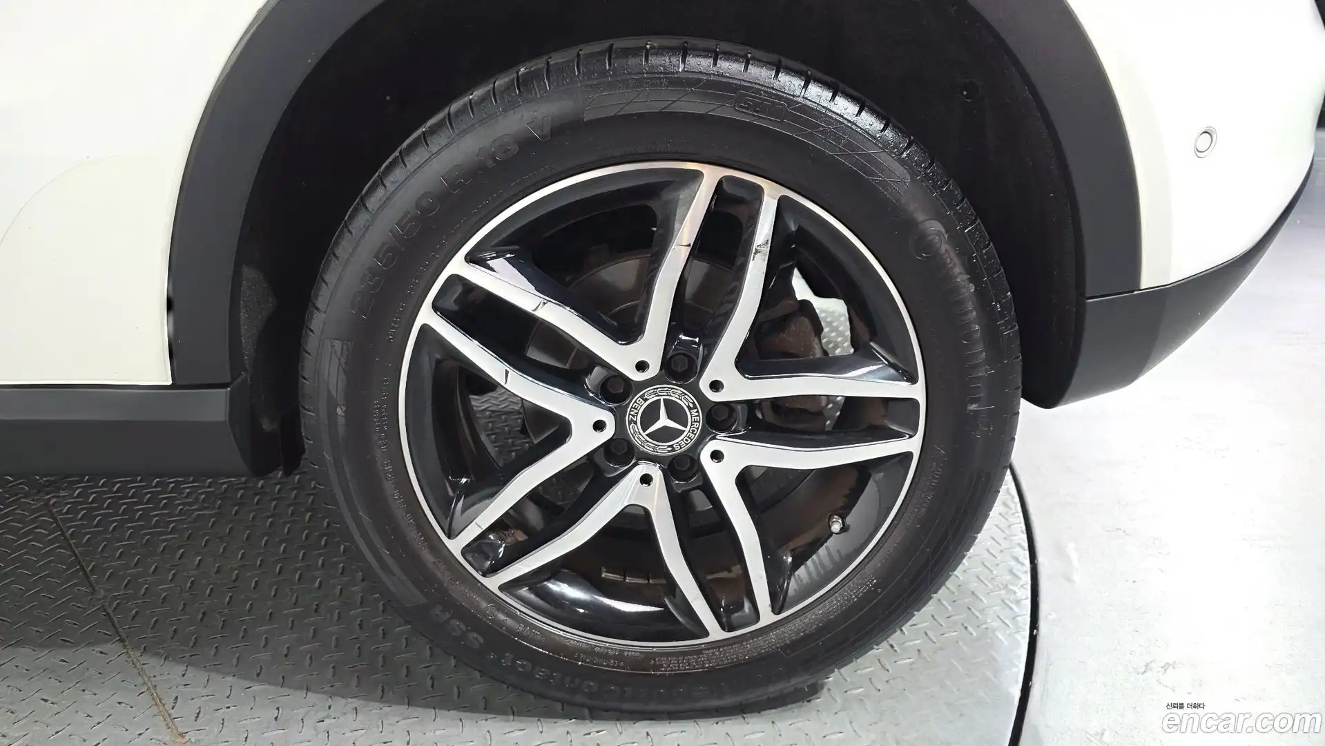 GLA-Class Mercedes-Benz 2019.0-OUTER-031