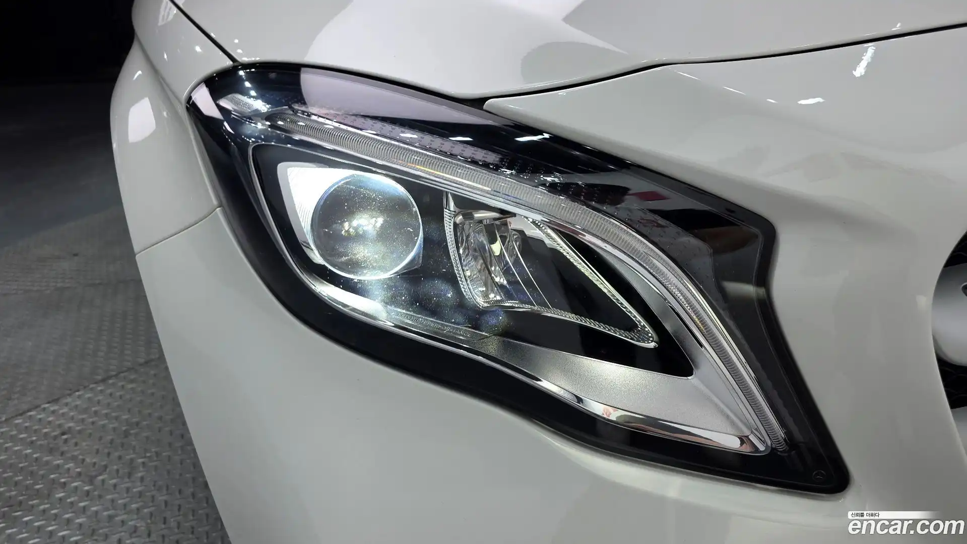 GLA-Class Mercedes-Benz 2019.0-OUTER-032