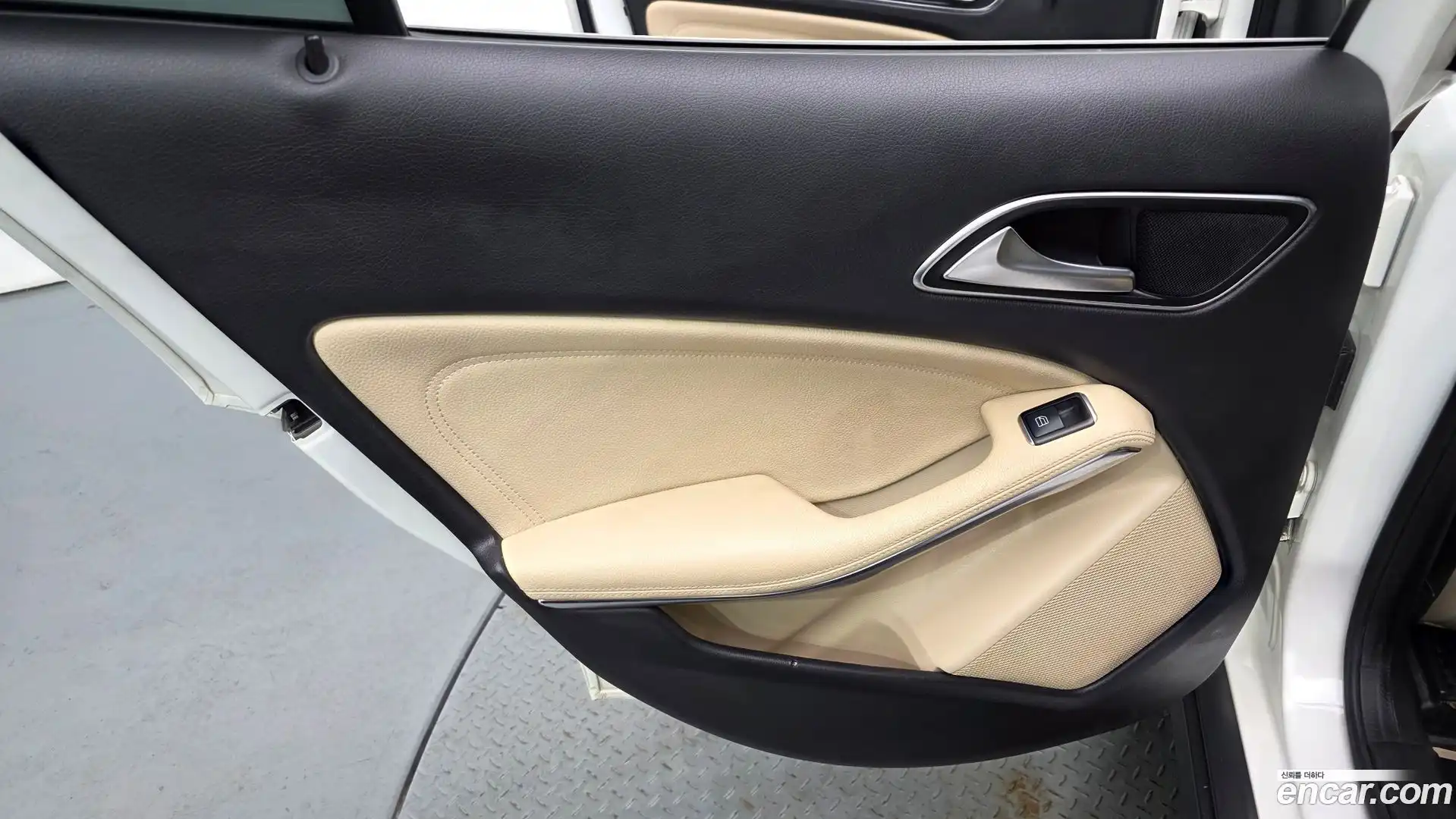 GLA-Class Mercedes-Benz 2019.0-INNER-035