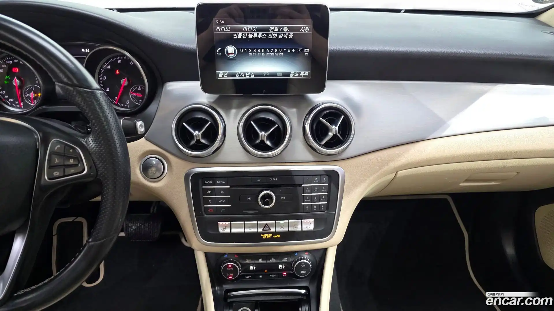GLA-Class Mercedes-Benz 2019.0-OPTION-043