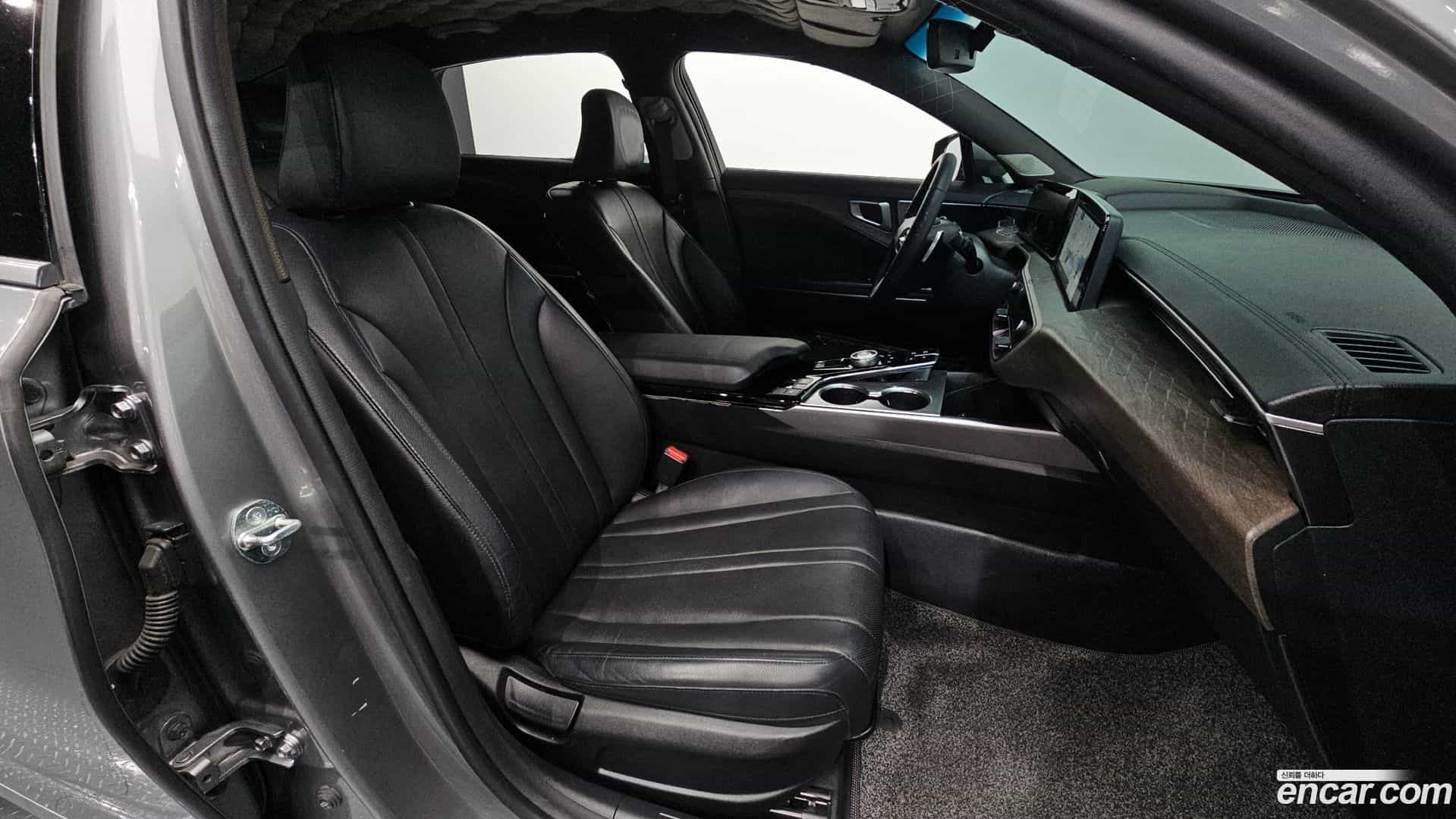 K8 Kia 2023.0-INNER-036