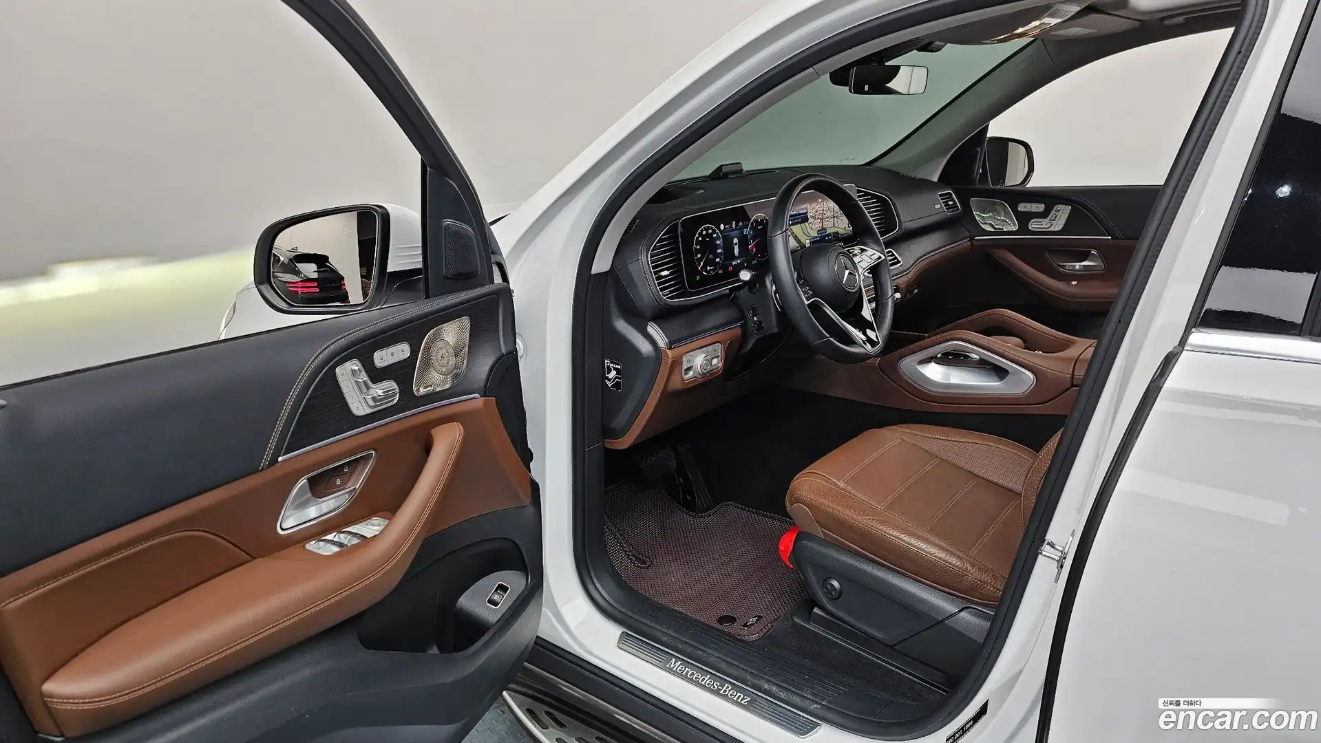 GLE-Class Mercedes-Benz 2025.0-INNER-010