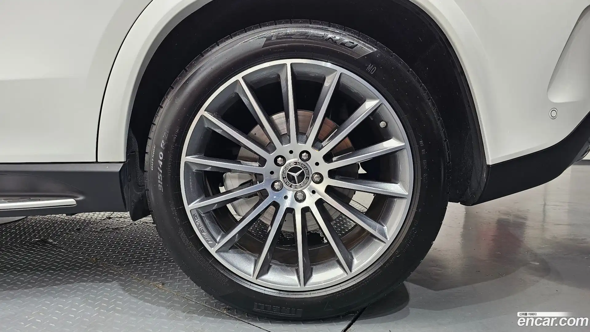 GLE-Class Mercedes-Benz 2025.0-OUTER-031