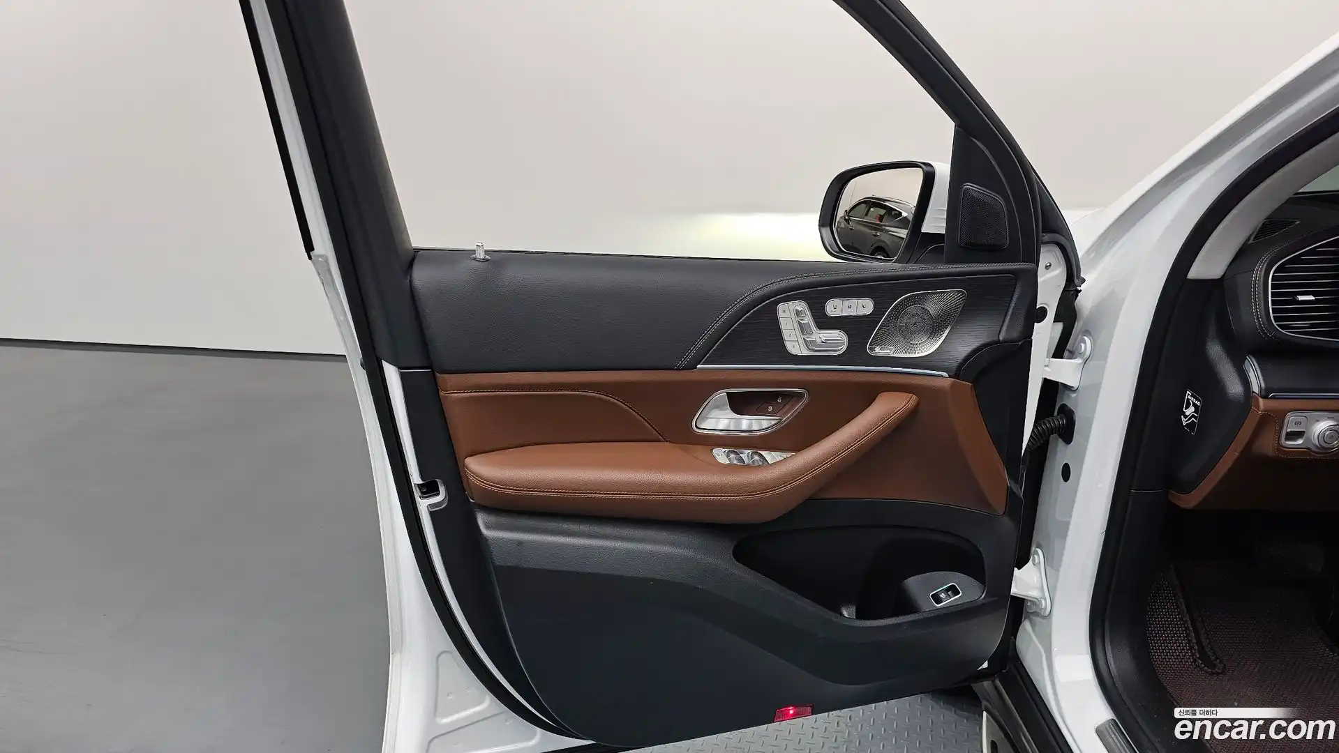GLE-Class Mercedes-Benz 2025.0-INNER-034