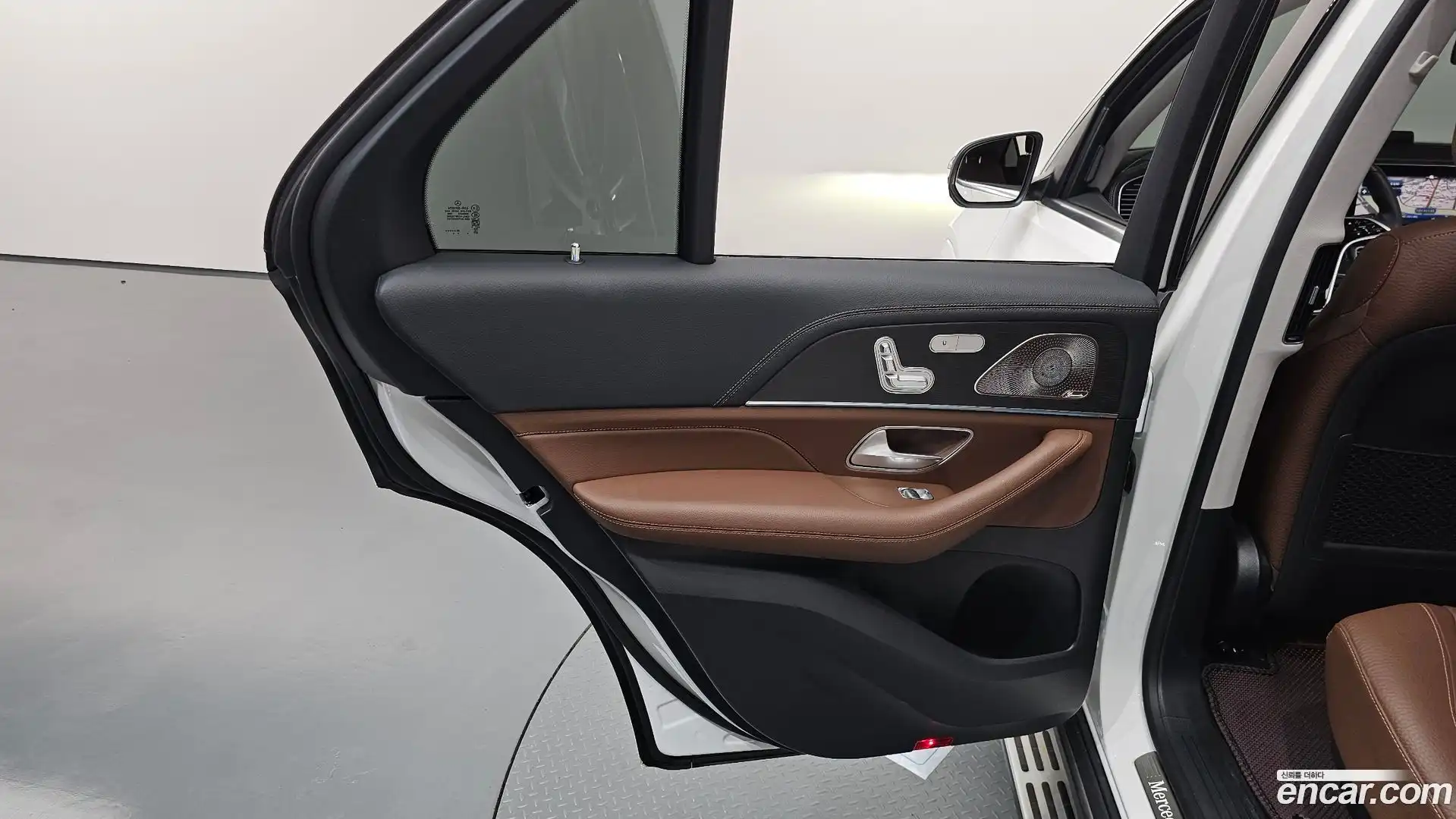 GLE-Class Mercedes-Benz 2025.0-INNER-035