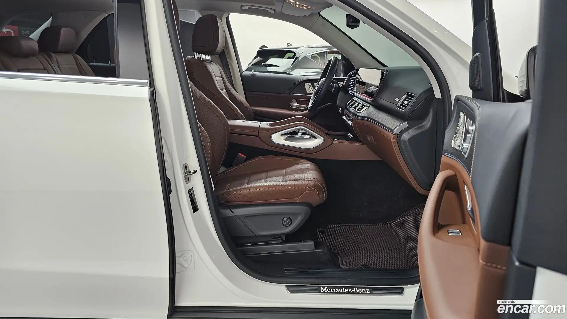 GLE-Class Mercedes-Benz 2025.0-INNER-036