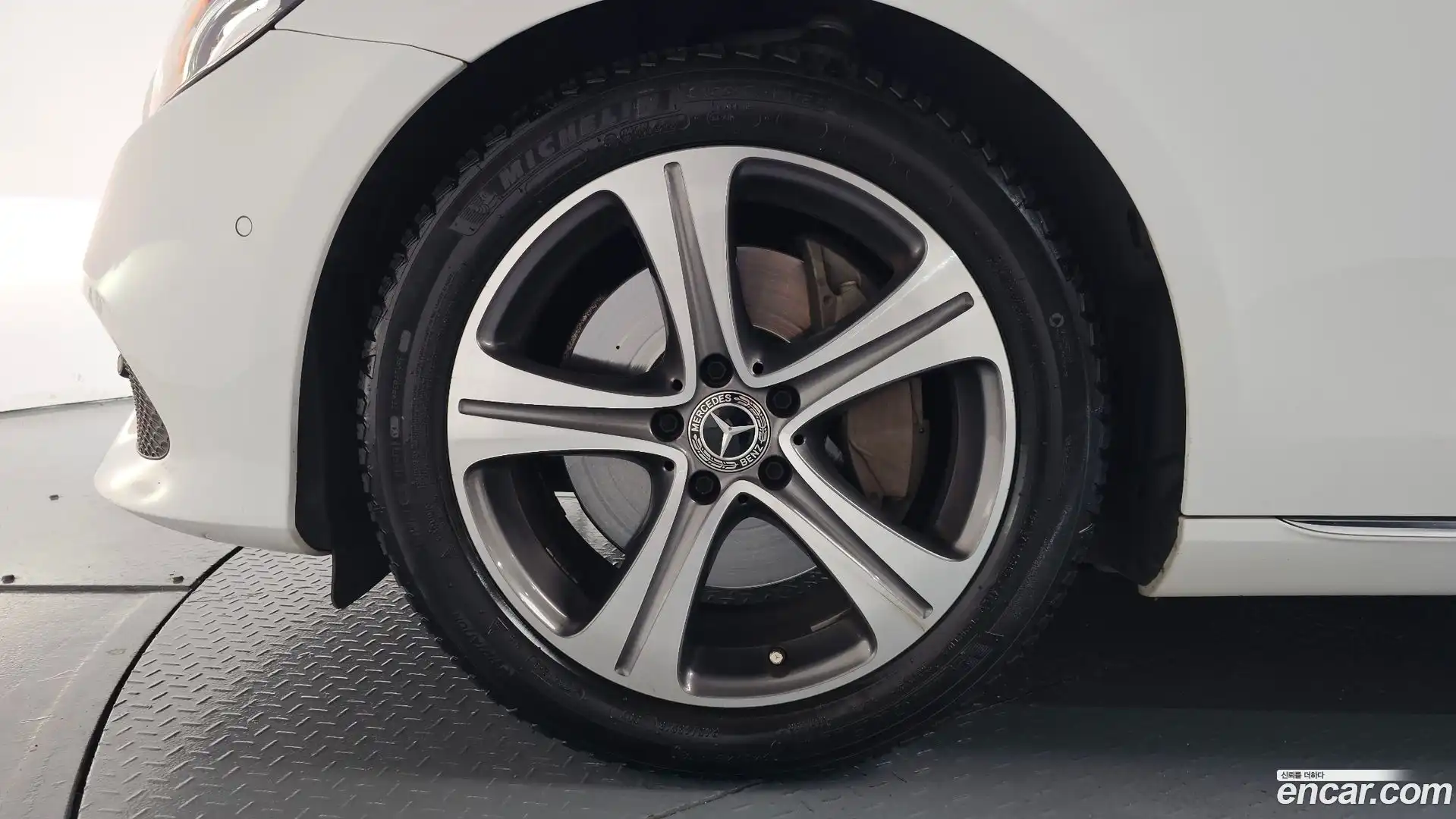 E-Class Mercedes-Benz 2019.6-OUTER-005