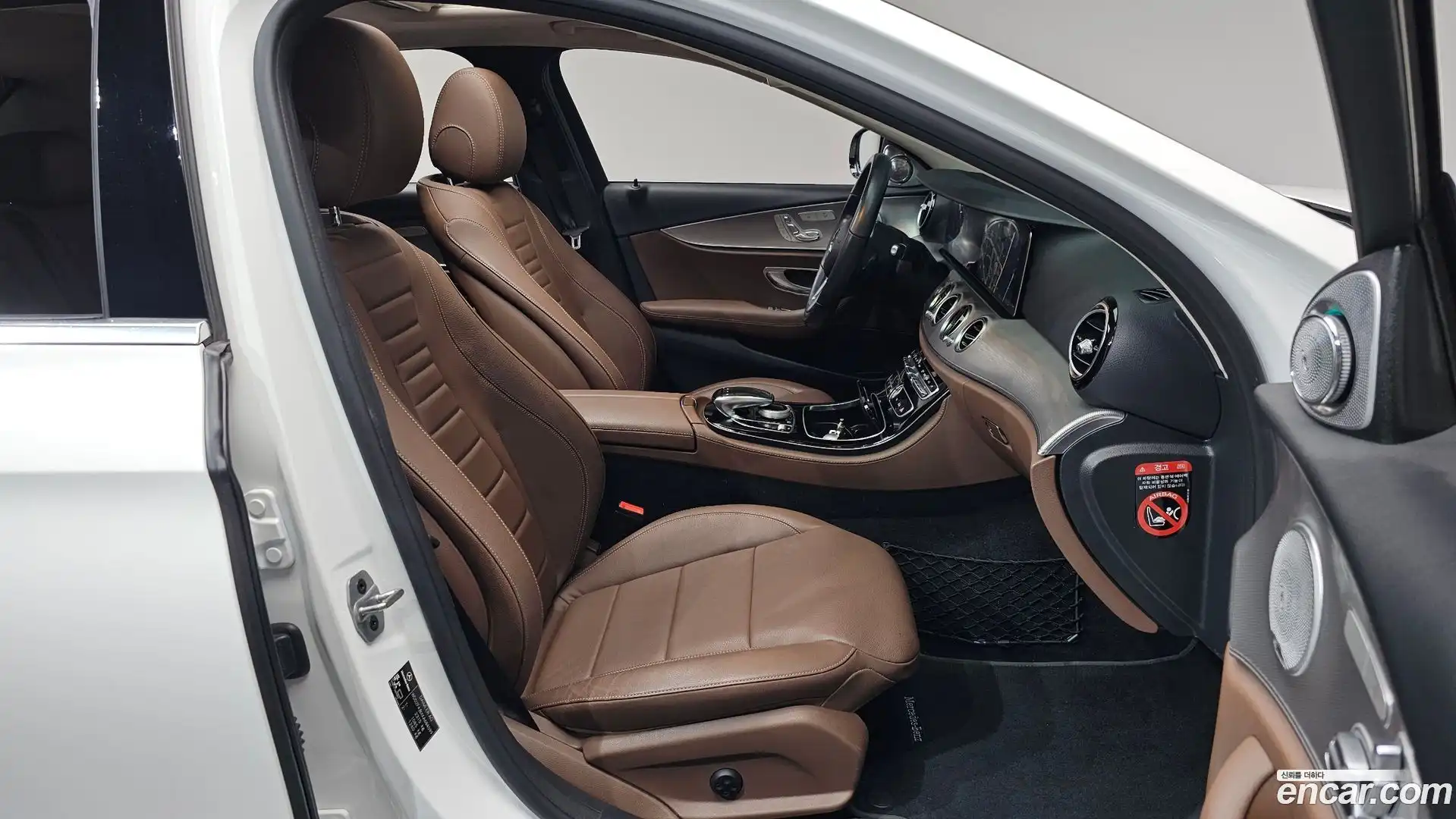 E-Class Mercedes-Benz 2019.6-OPTION-015