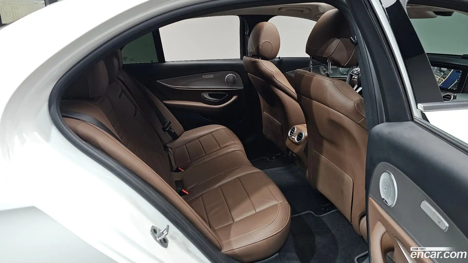 E-Class Mercedes-Benz 2019.6-OPTION-016