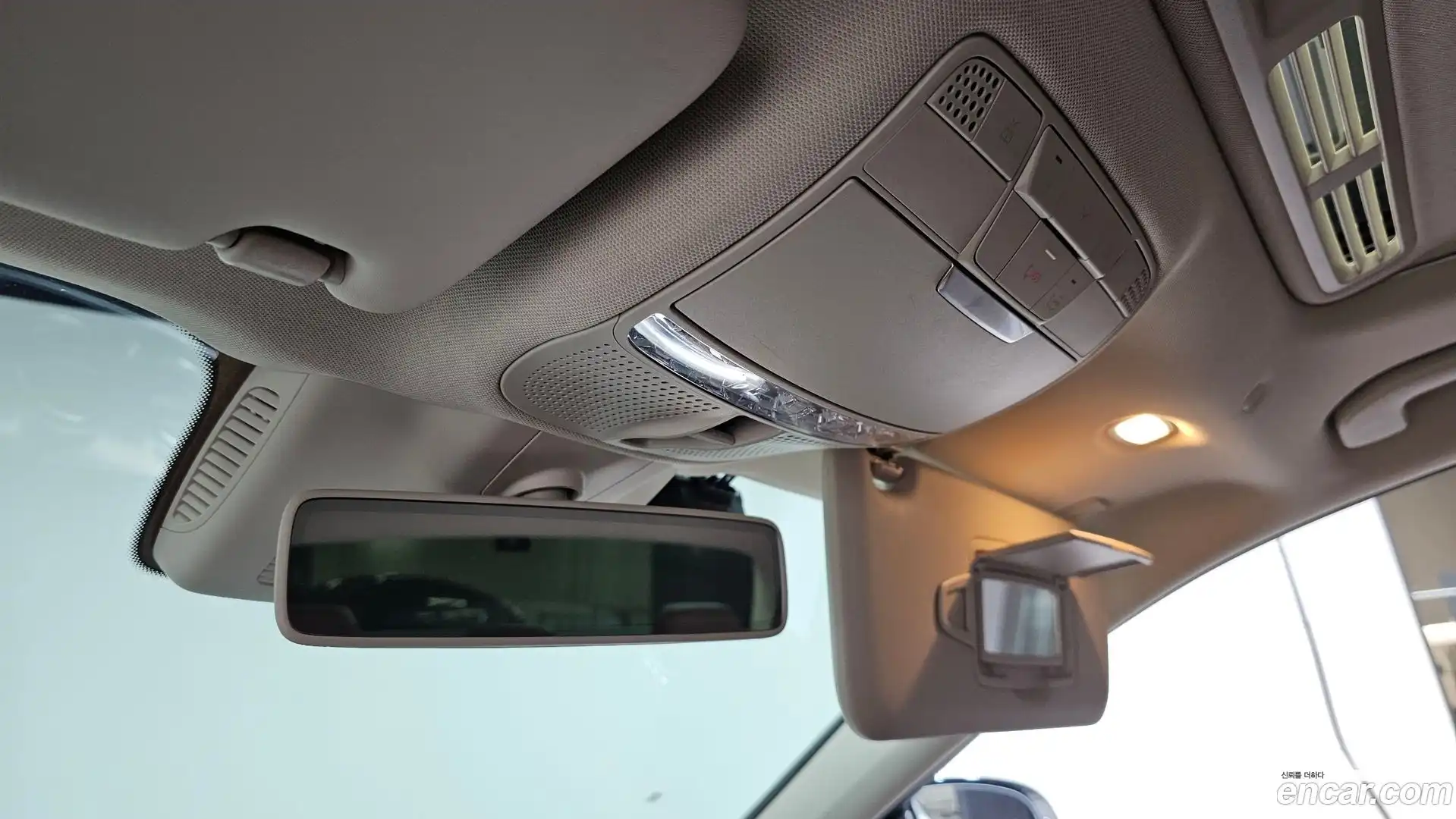 E-Class Mercedes-Benz 2019.6-OPTION-021