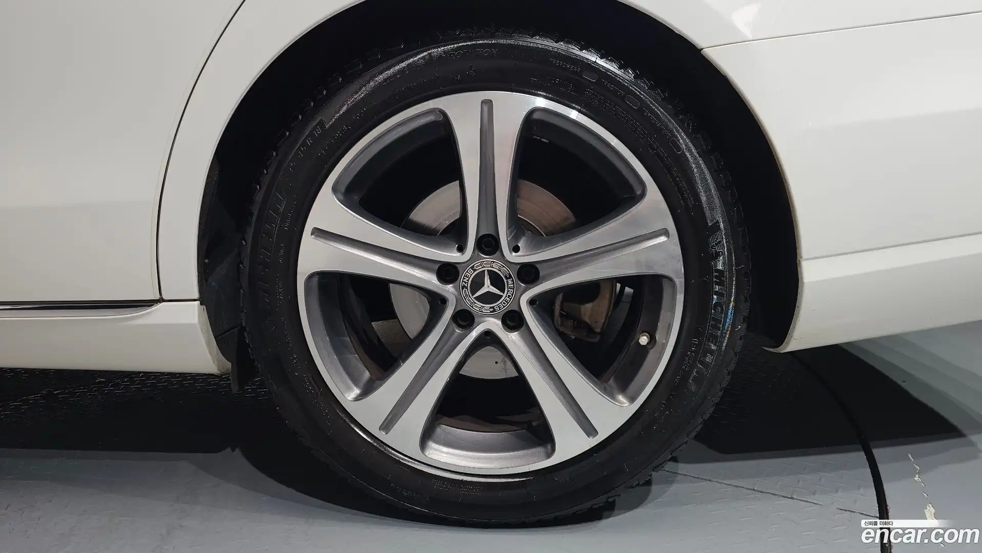 E-Class Mercedes-Benz 2019.6-OUTER-031