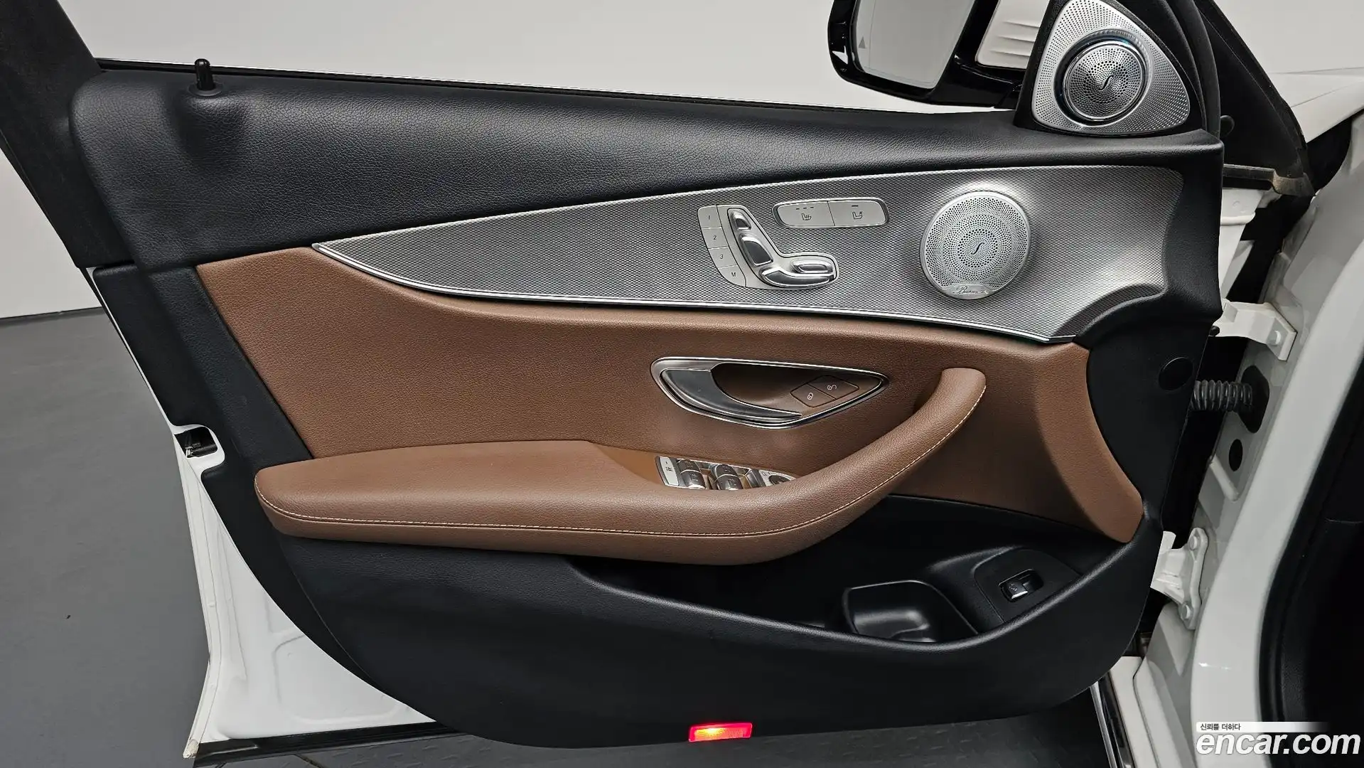 E-Class Mercedes-Benz 2019.6-INNER-034