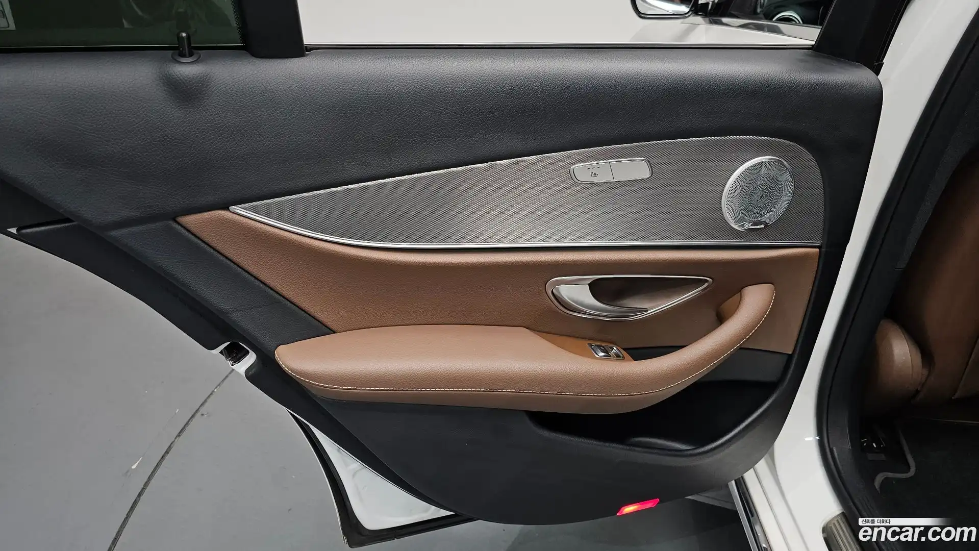 E-Class Mercedes-Benz 2019.6-INNER-035