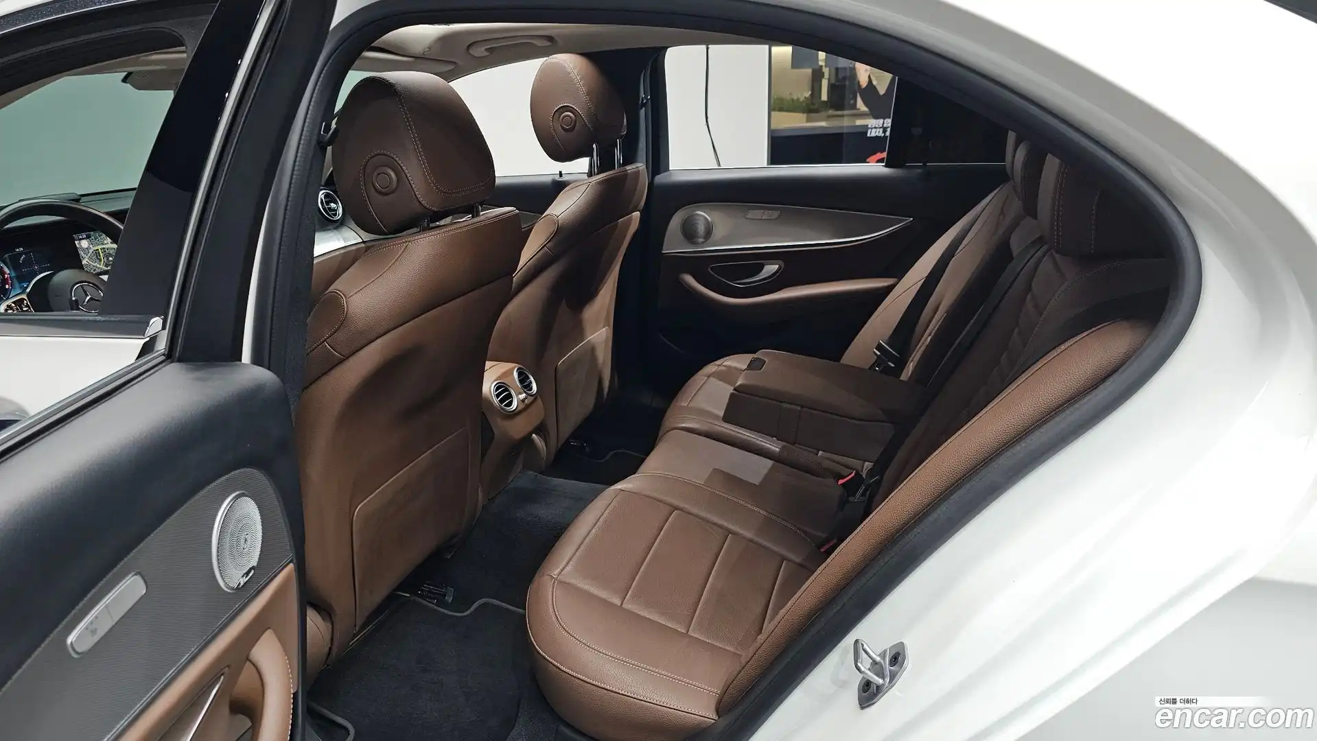 E-Class Mercedes-Benz 2019.6-INNER-036