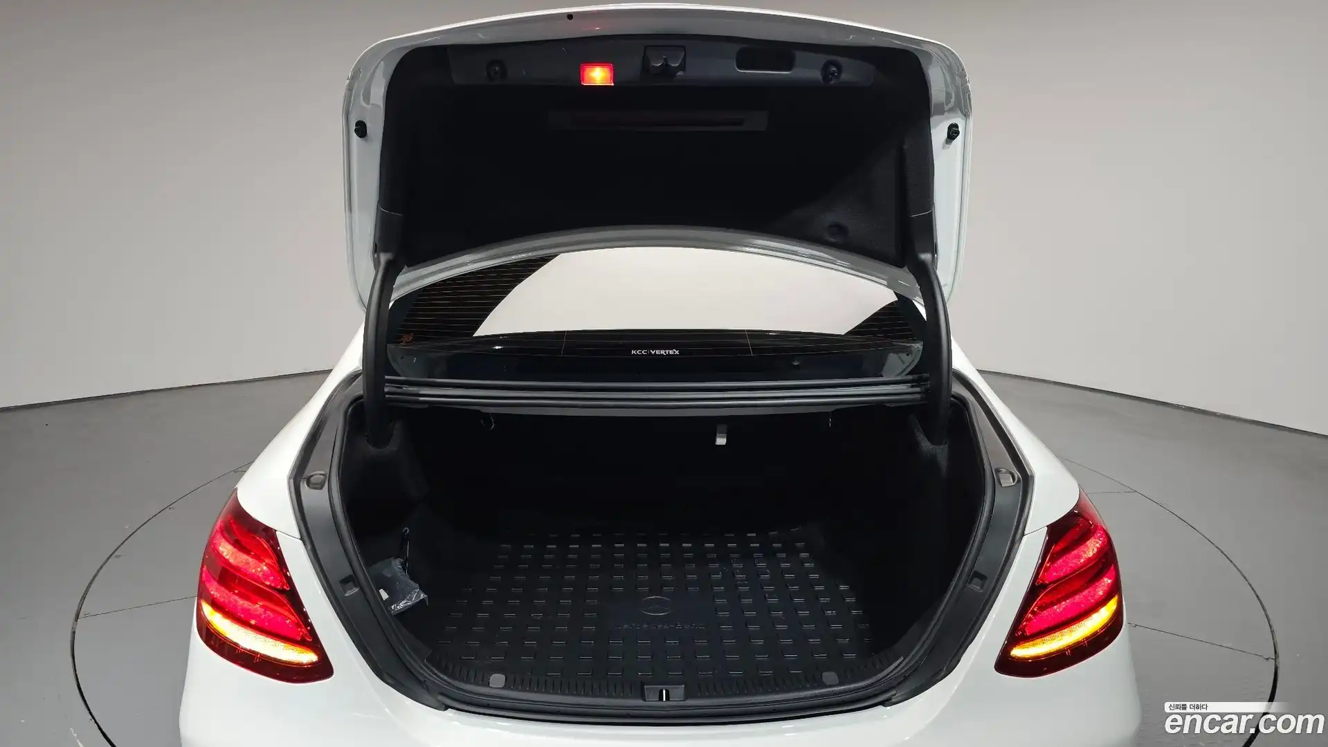 E-Class Mercedes-Benz 2019.6-OPTION-044