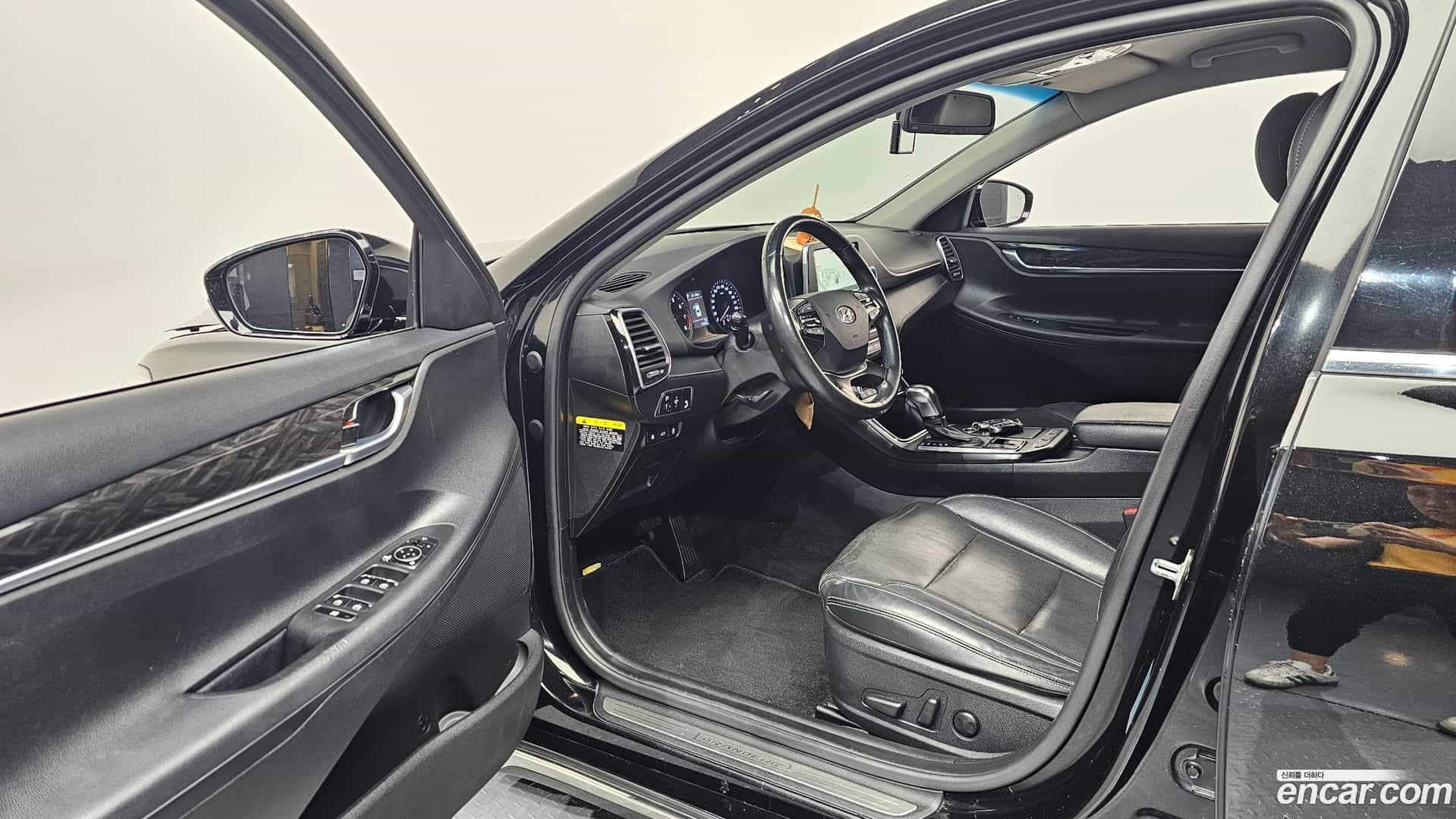 Grandeur Hyundai 2017.0-INNER-010