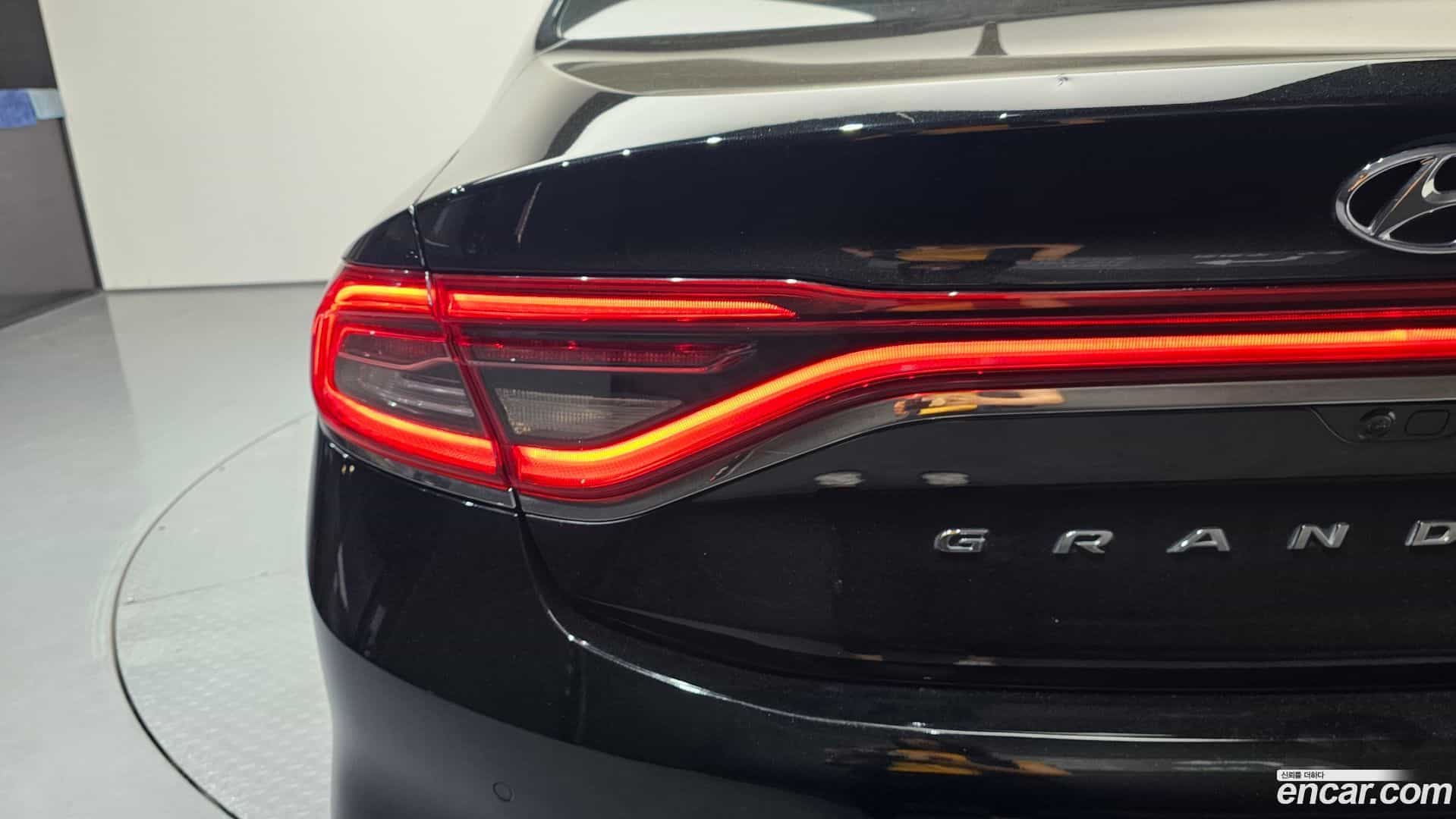 Grandeur Hyundai 2017.0-OUTER-033