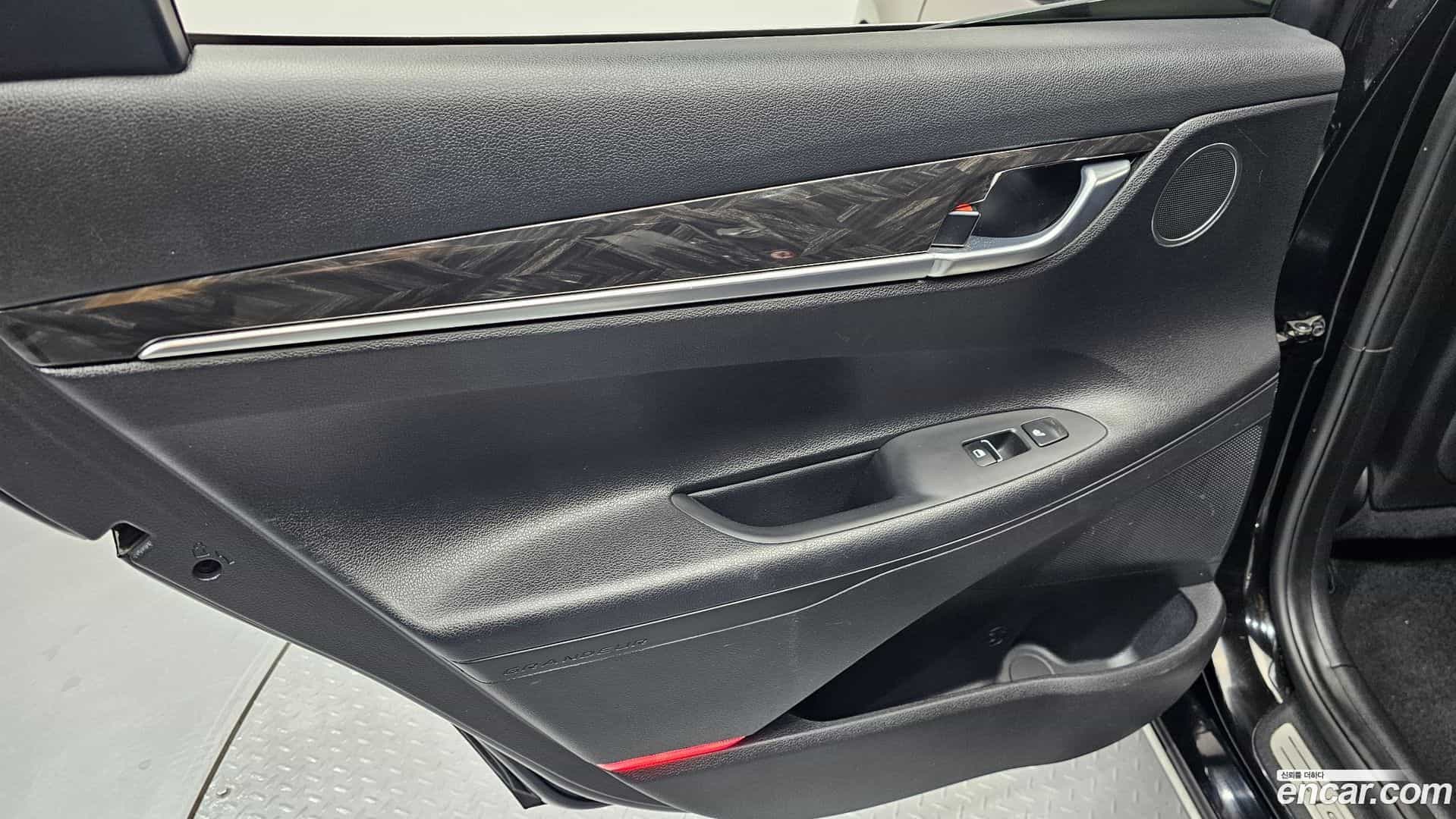 Grandeur Hyundai 2017.0-INNER-035