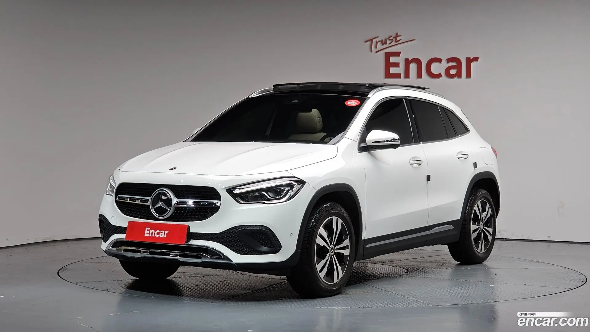Main__Slider__Photo:GLA-Class Mercedes-Benz 2021.4-0