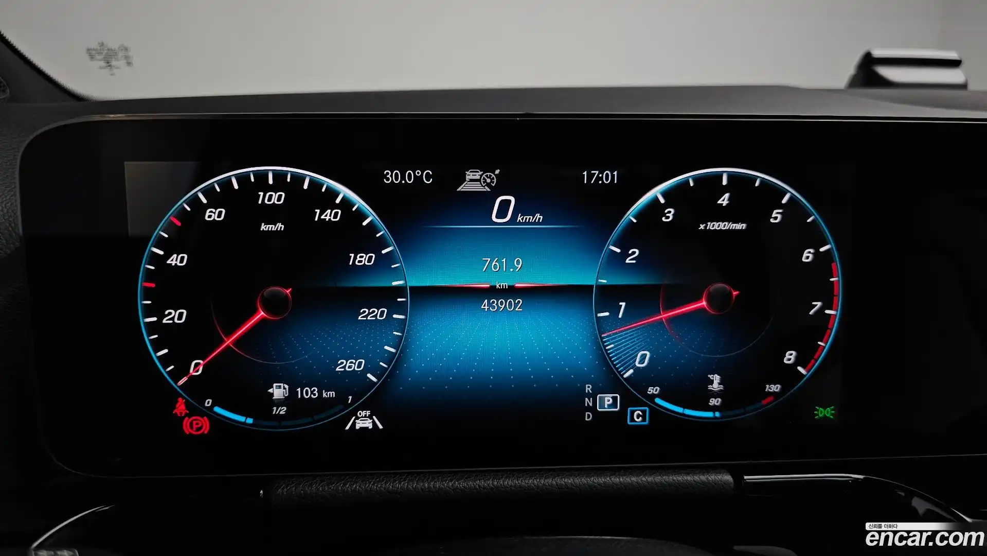 GLA-Class Mercedes-Benz 2021.4-INNER-008