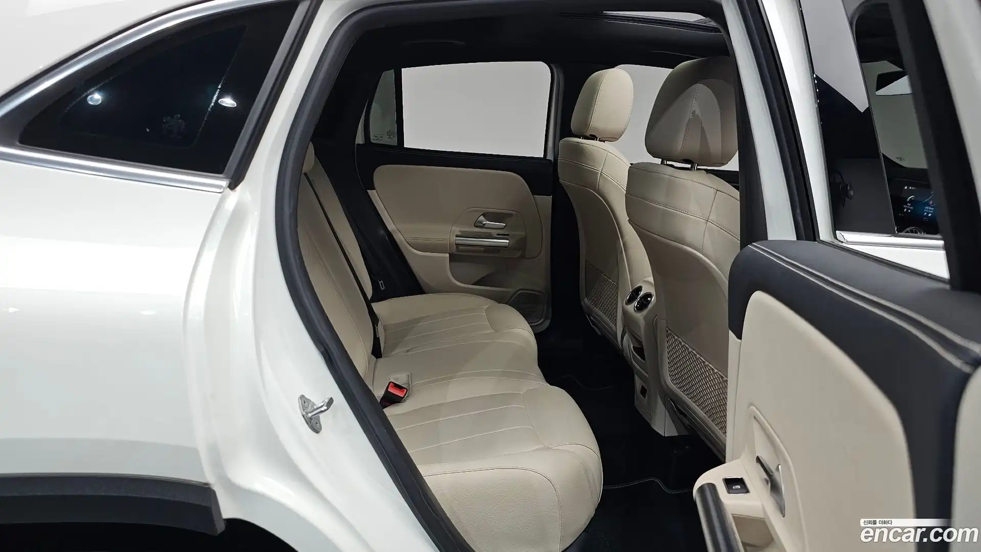 GLA-Class Mercedes-Benz 2021.4-OPTION-015