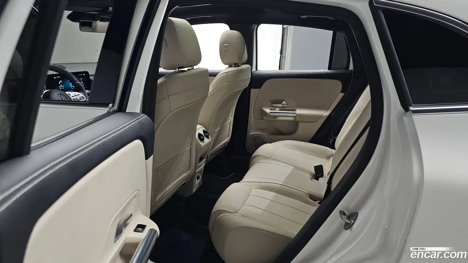 GLA-Class Mercedes-Benz 2021.4-OPTION-016