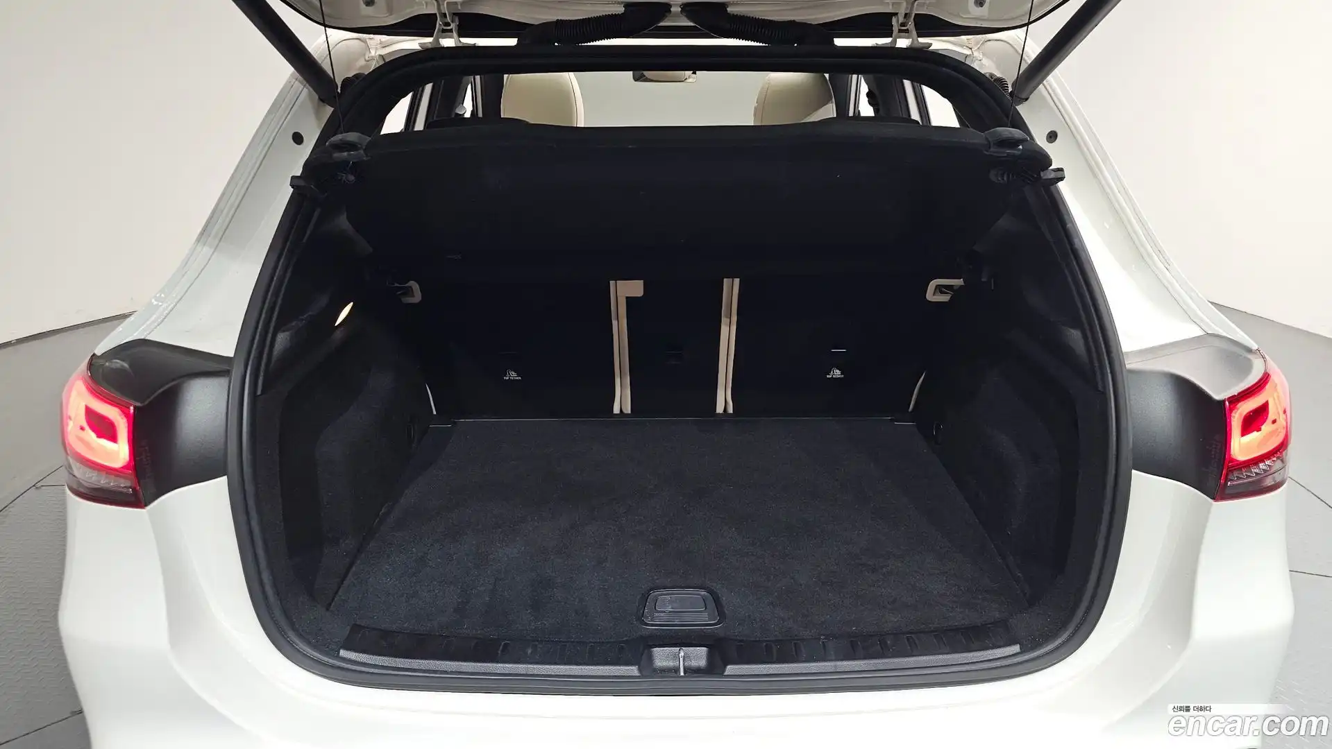 GLA-Class Mercedes-Benz 2021.4-OPTION-024