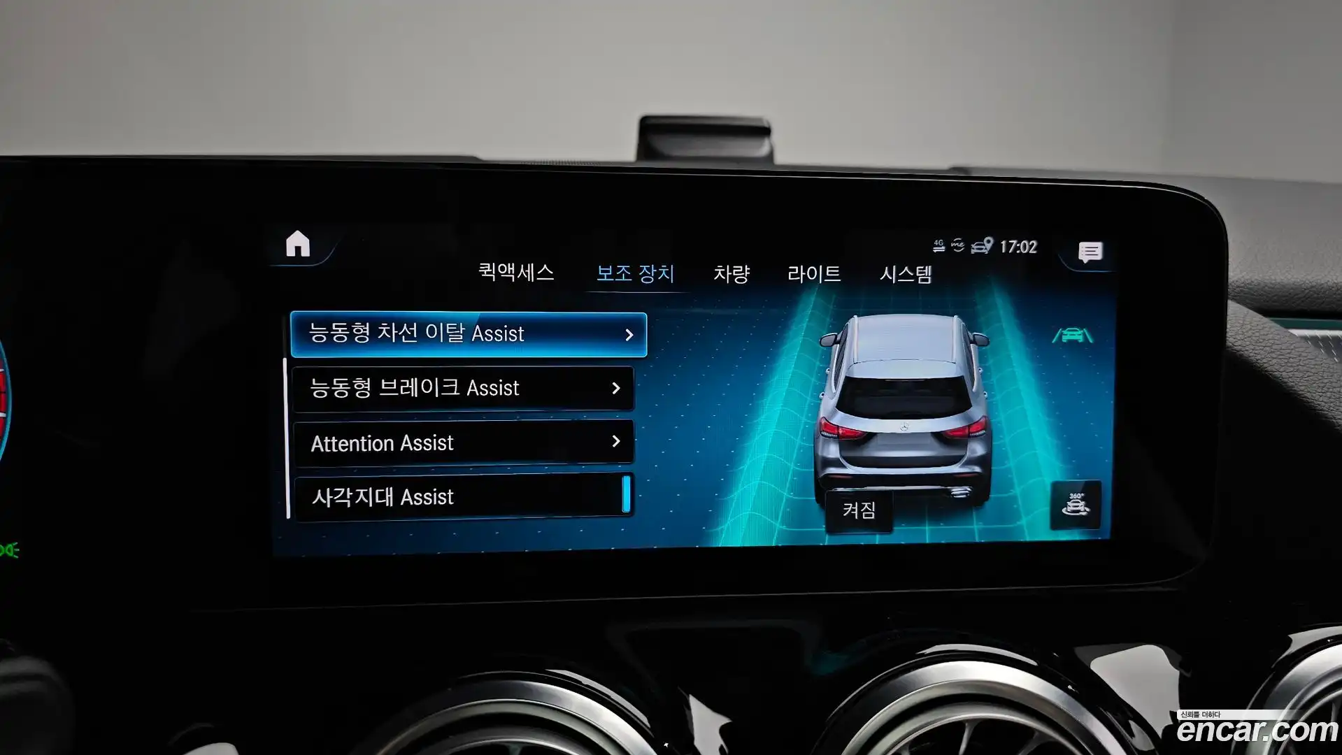 GLA-Class Mercedes-Benz 2021.4-OPTION-042