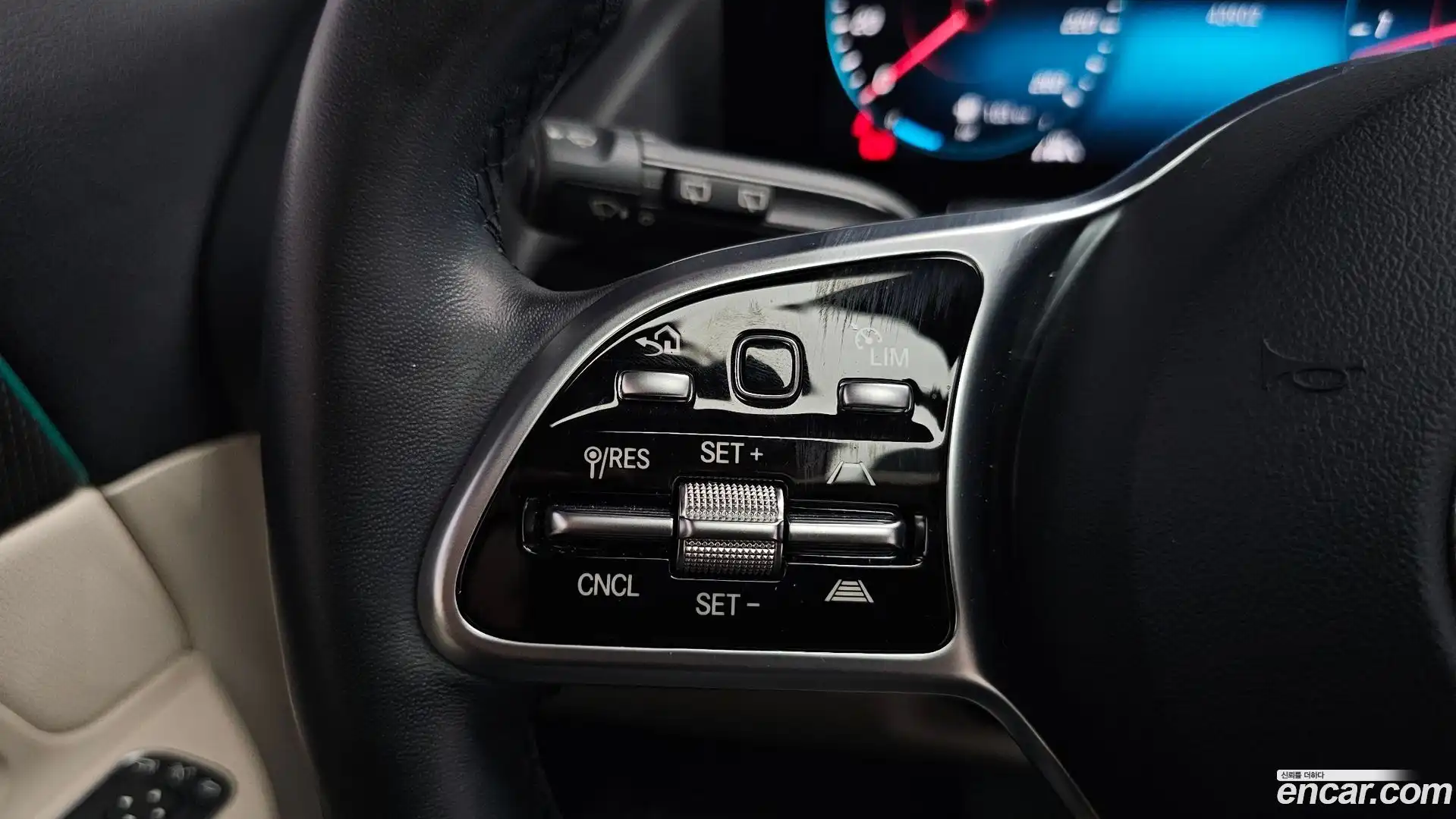 GLA-Class Mercedes-Benz 2021.4-OPTION-043