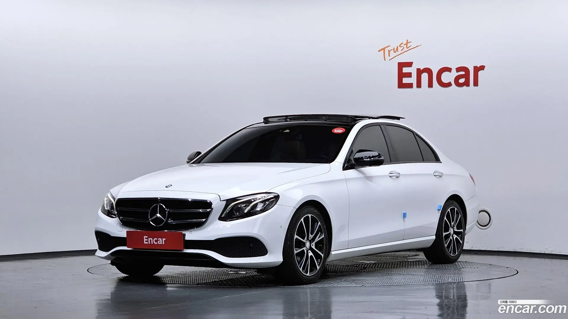 Main__Slider__Photo:E-Class Mercedes-Benz 2016.7-0