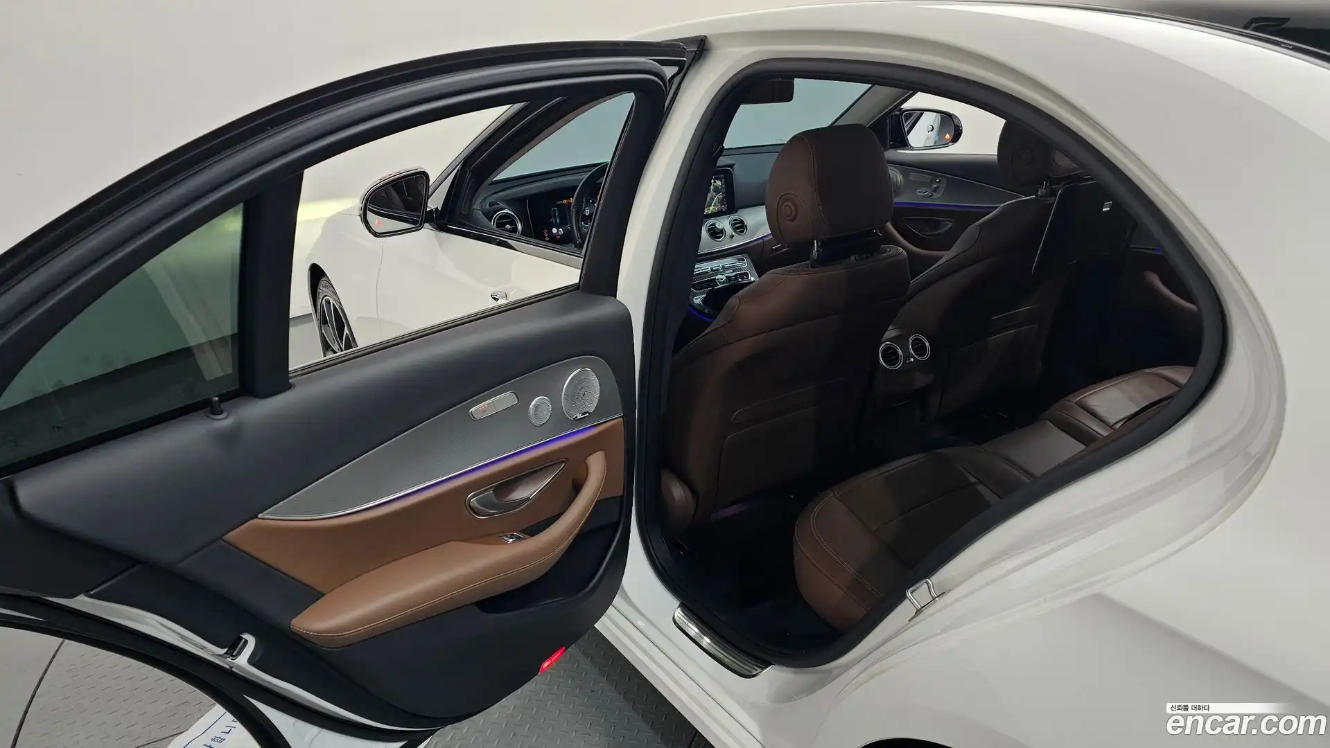 E-Class Mercedes-Benz 2016.7-OPTION-024