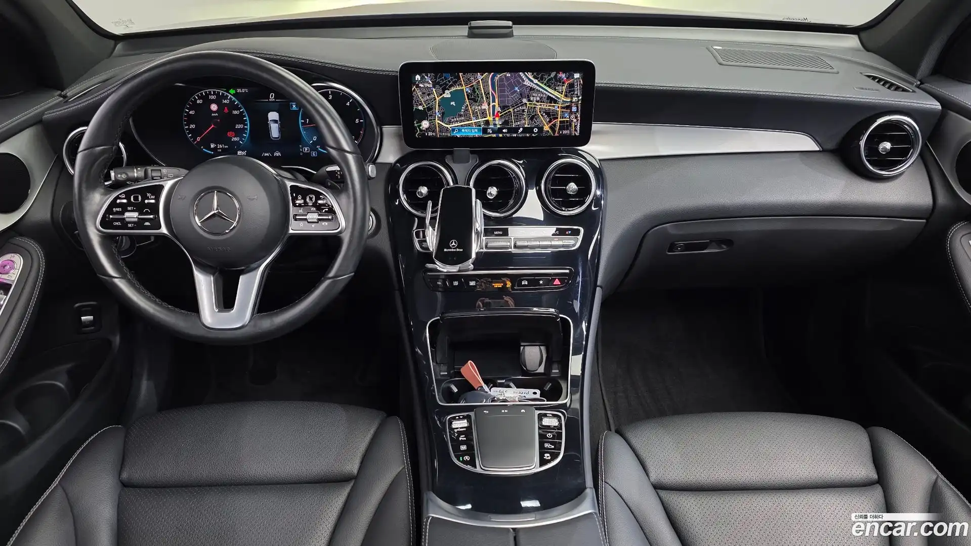 GLC-Class Mercedes-Benz 2022.8-INNER-007