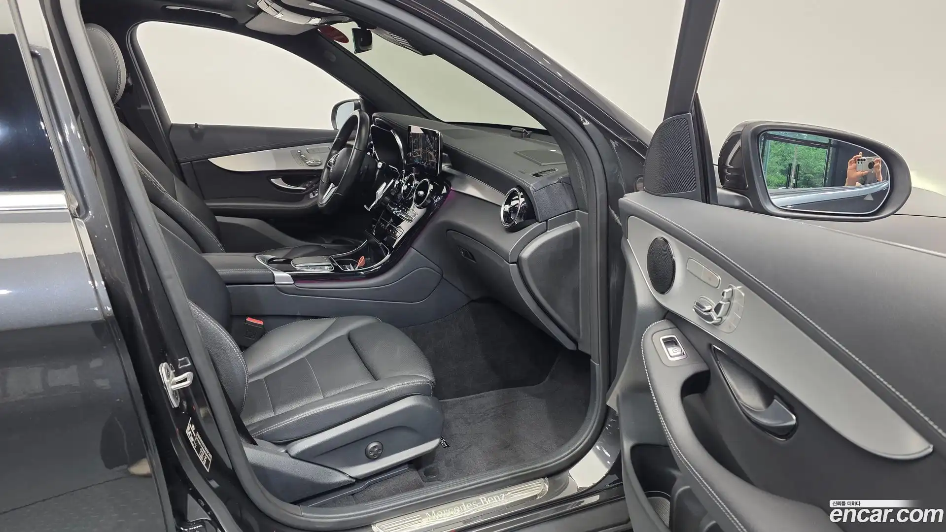 GLC-Class Mercedes-Benz 2022.8-OPTION-015