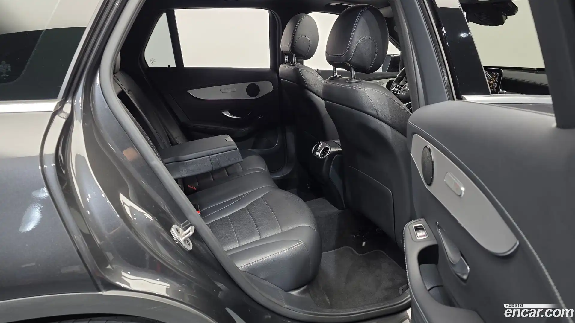 GLC-Class Mercedes-Benz 2022.8-OPTION-016