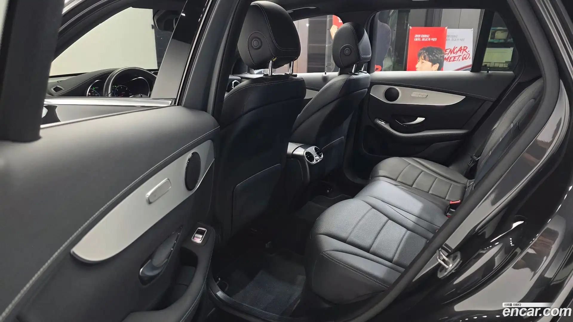 GLC-Class Mercedes-Benz 2022.8-INNER-036