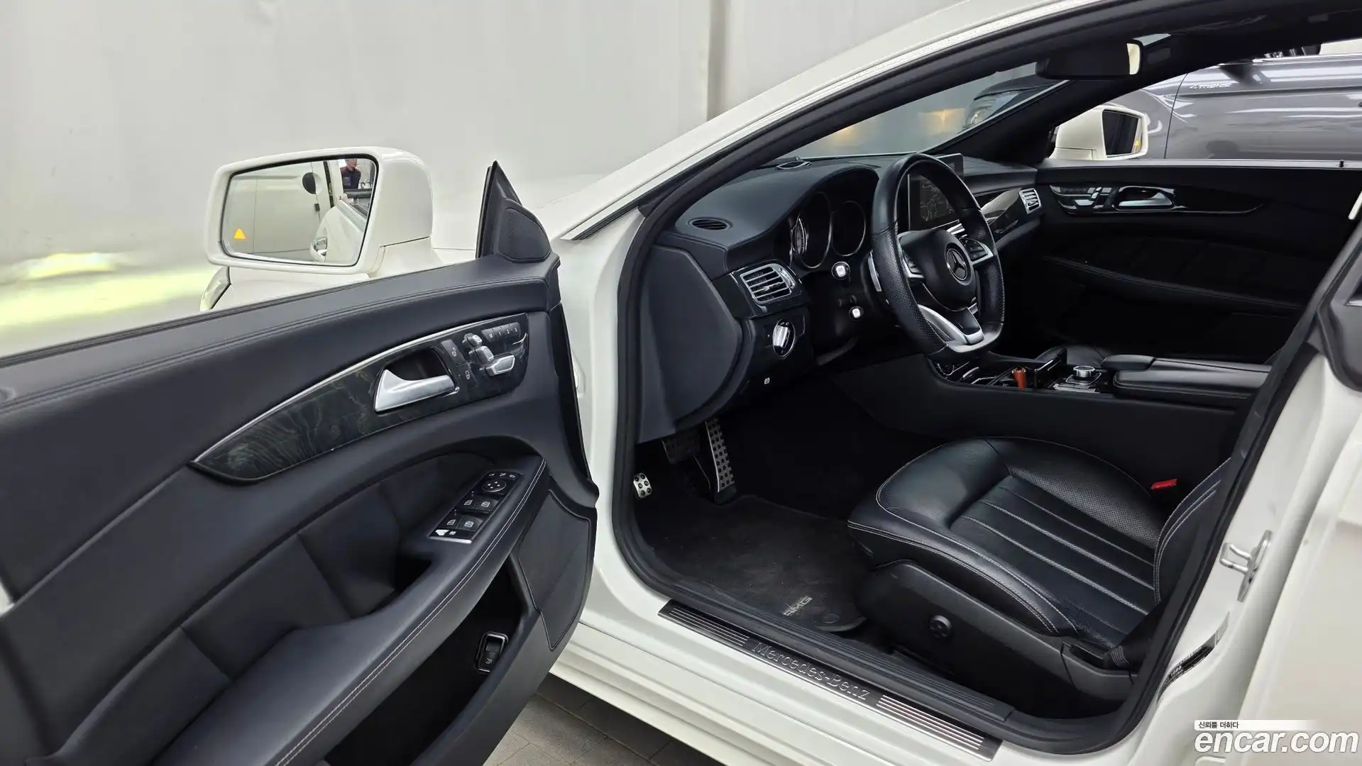CLS-Class Mercedes-Benz 2016.8-INNER-010