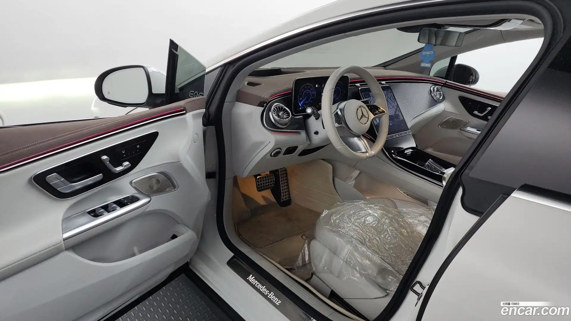 EQE Mercedes-Benz 2022.10-INNER-010