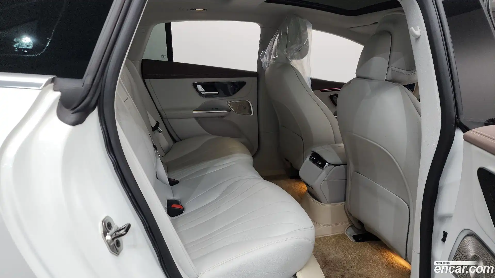 EQE Mercedes-Benz 2022.10-OPTION-015