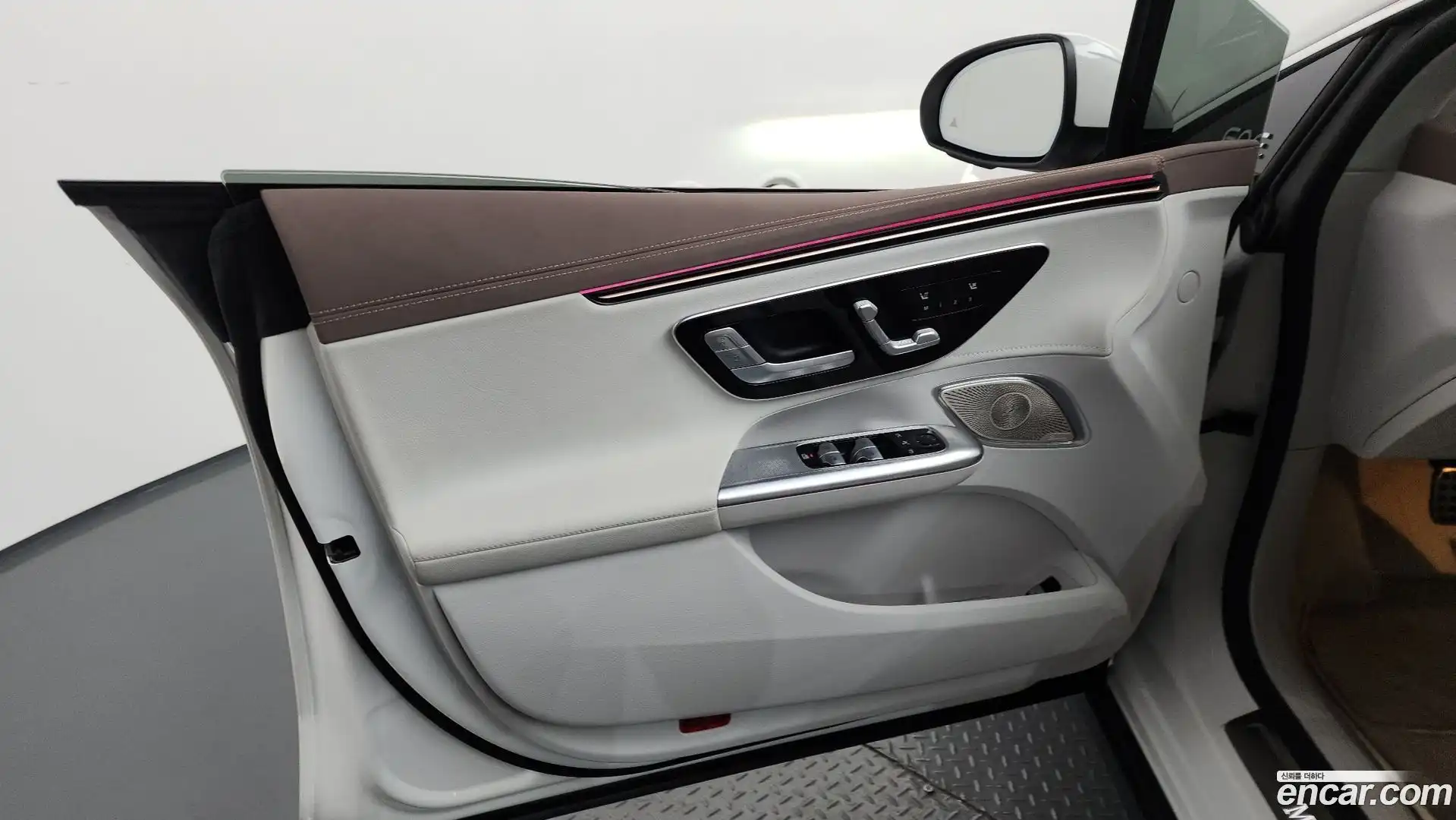 EQE Mercedes-Benz 2022.10-INNER-034