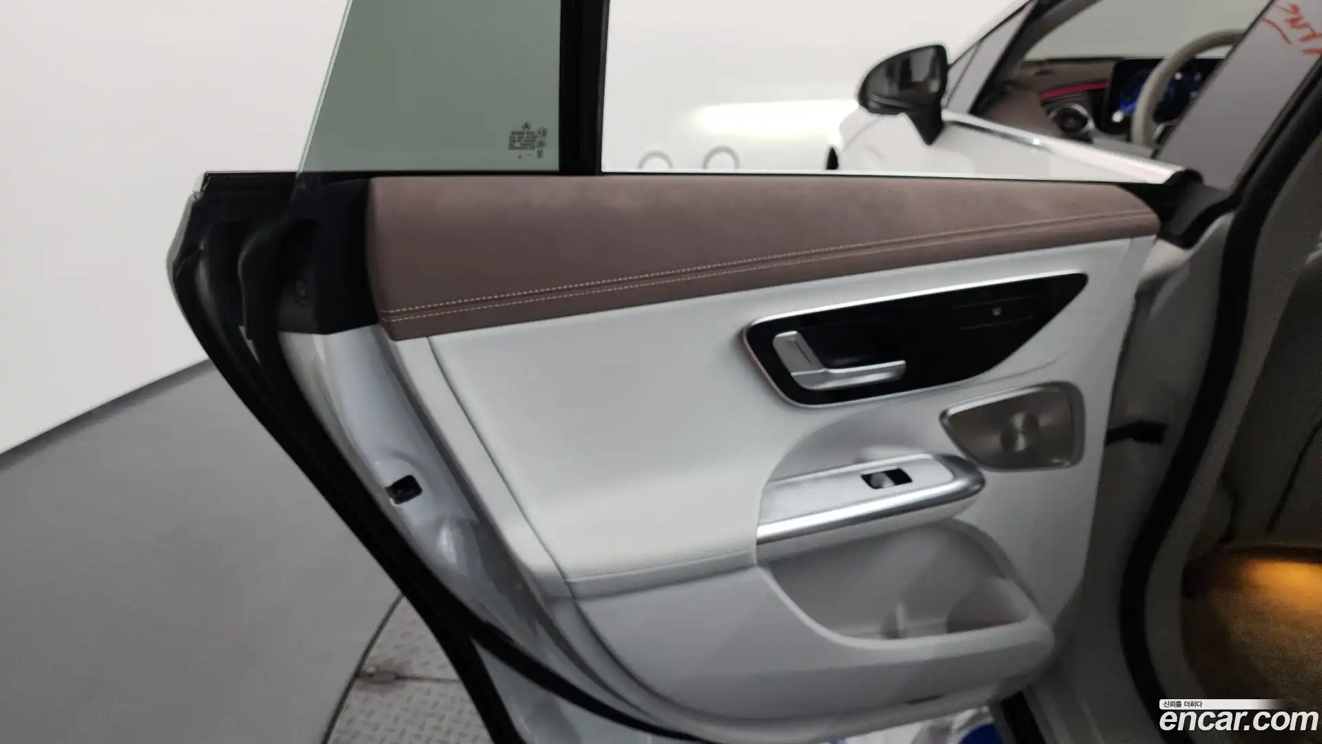 EQE Mercedes-Benz 2022.10-INNER-035