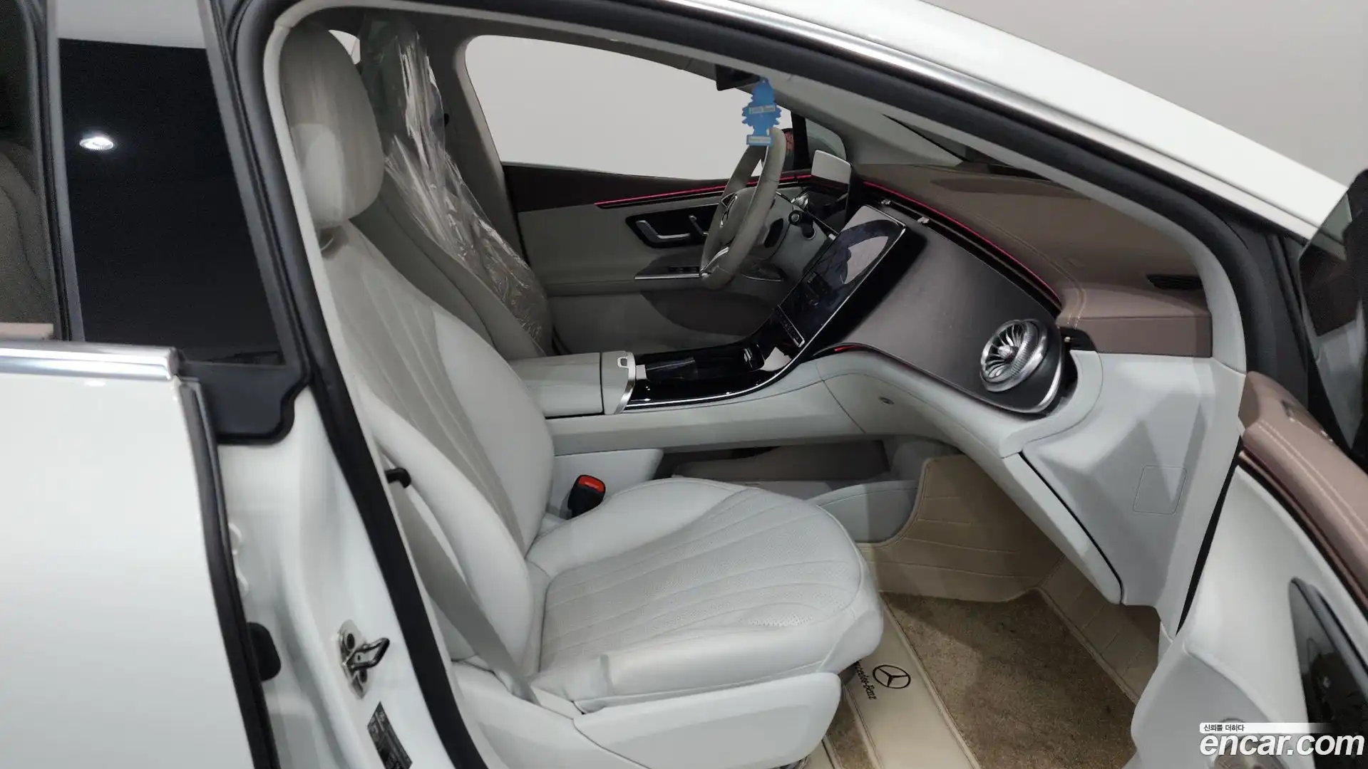 EQE Mercedes-Benz 2022.10-INNER-036