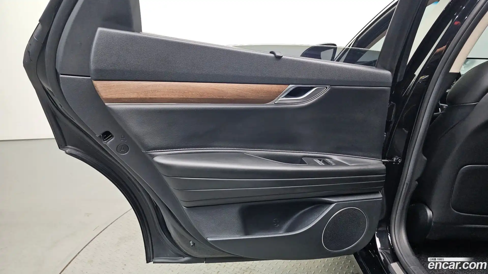 G80 Genesis 2022.6-INNER-035