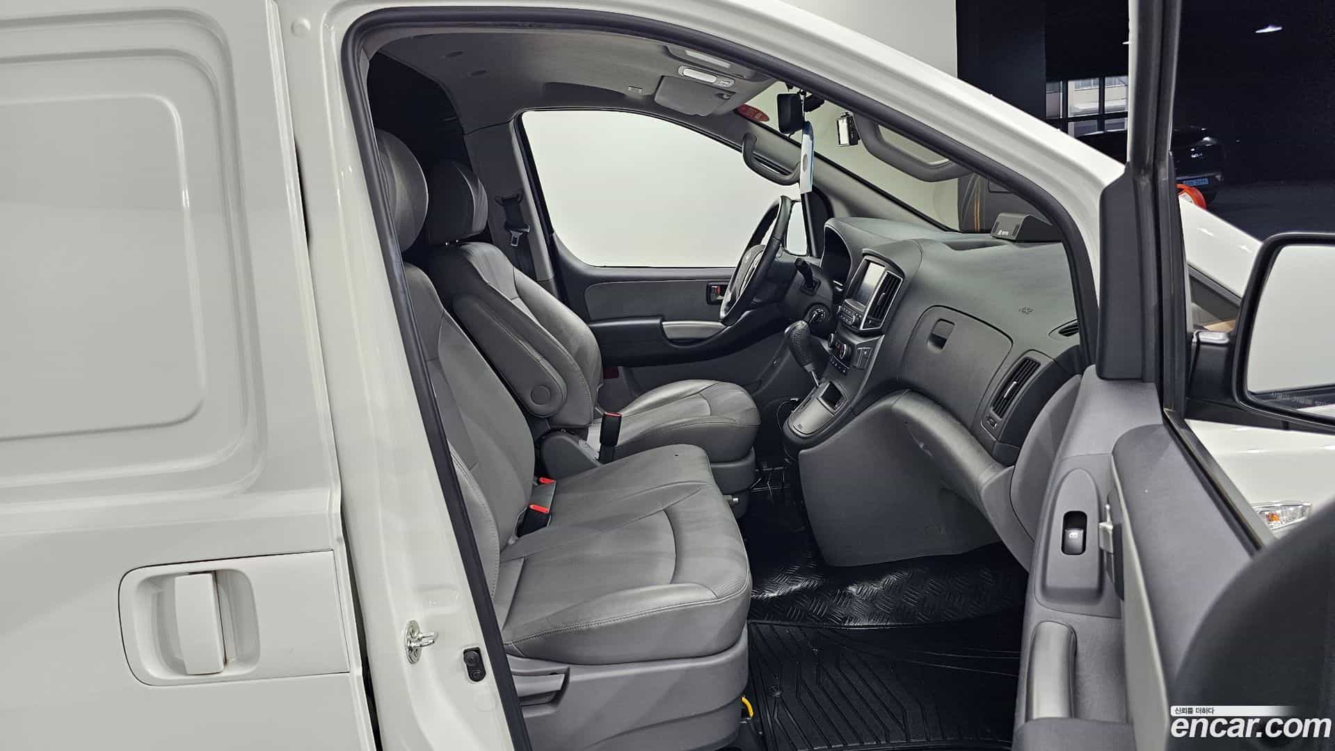 Starex Hyundai 2020.6-OPTION-015