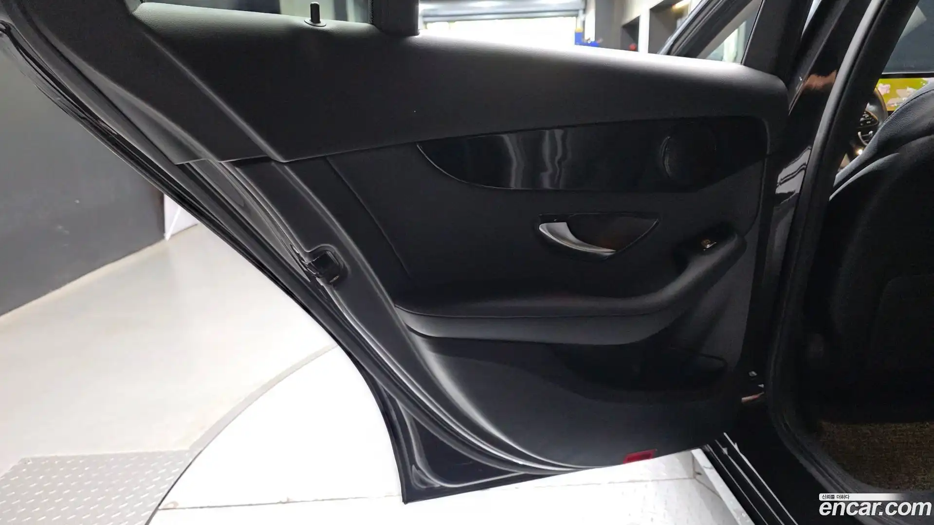 C-Class Mercedes-Benz 2019.11-INNER-035