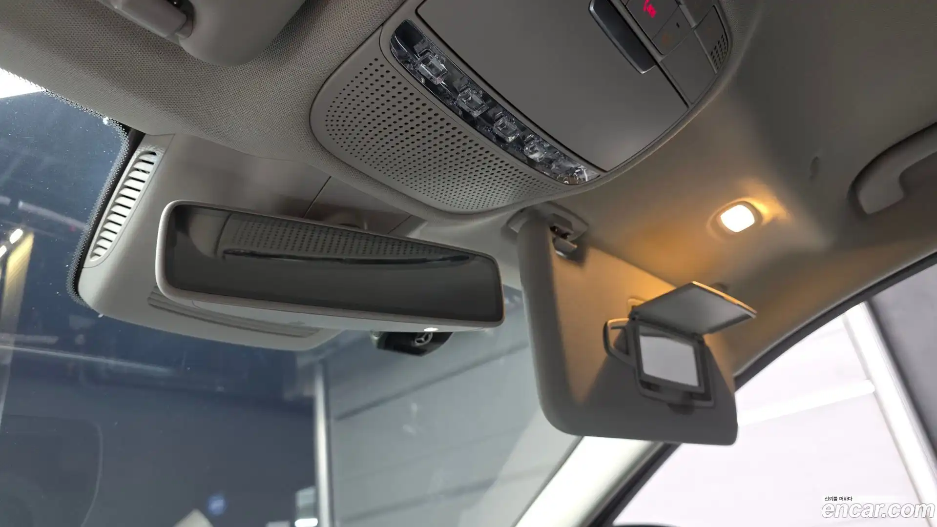 C-Class Mercedes-Benz 2019.11-OPTION-041