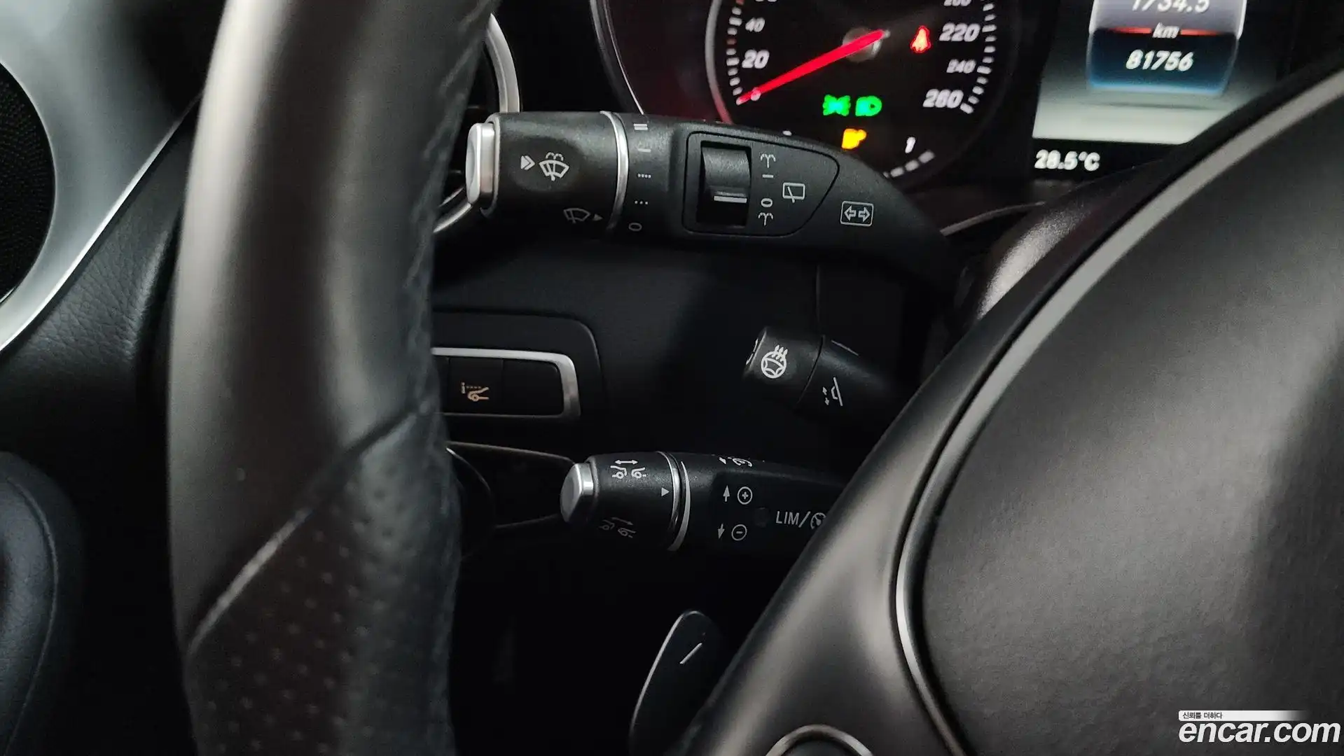 GLC-Class Mercedes-Benz 2018.10-OPTION-042