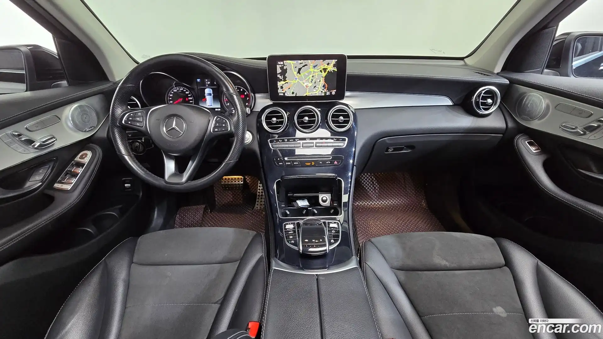 GLC-Class Mercedes-Benz 2019.11-INNER-007