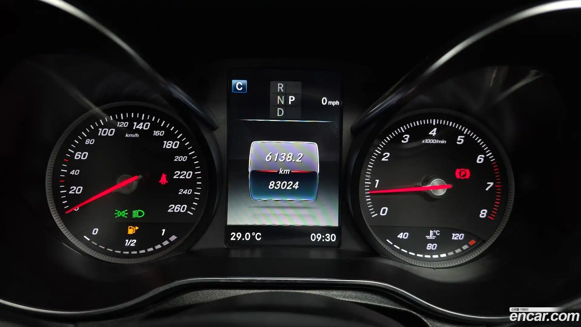 GLC-Class Mercedes-Benz 2019.11-INNER-008