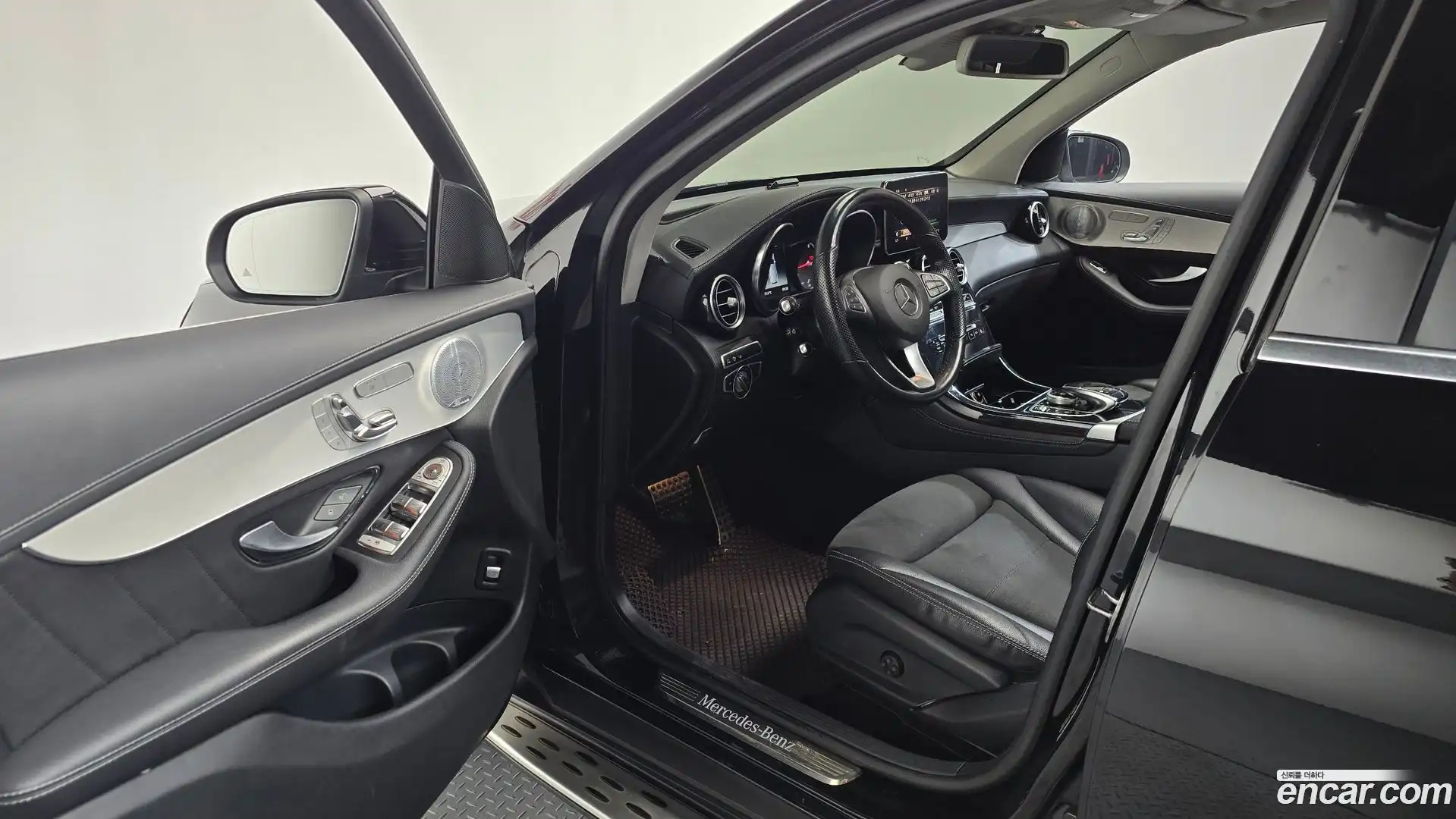 GLC-Class Mercedes-Benz 2019.11-INNER-010